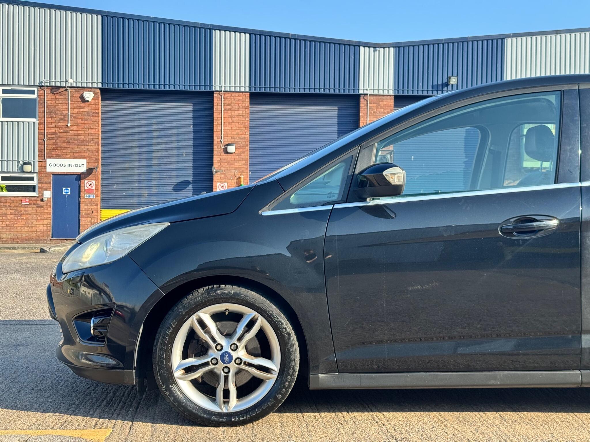 Ford C-Max view 10