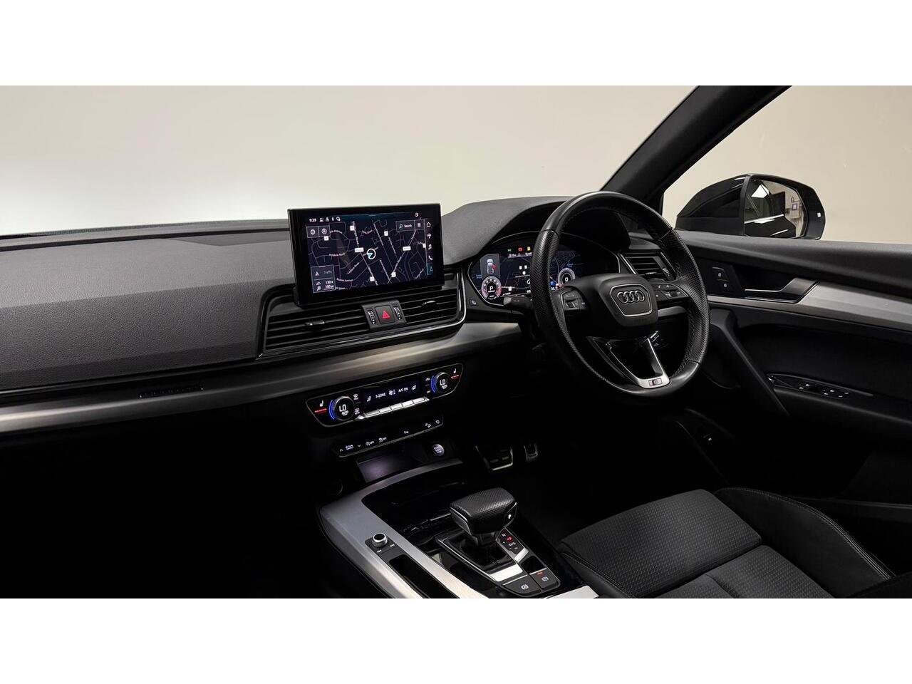 Audi Q5 view 18