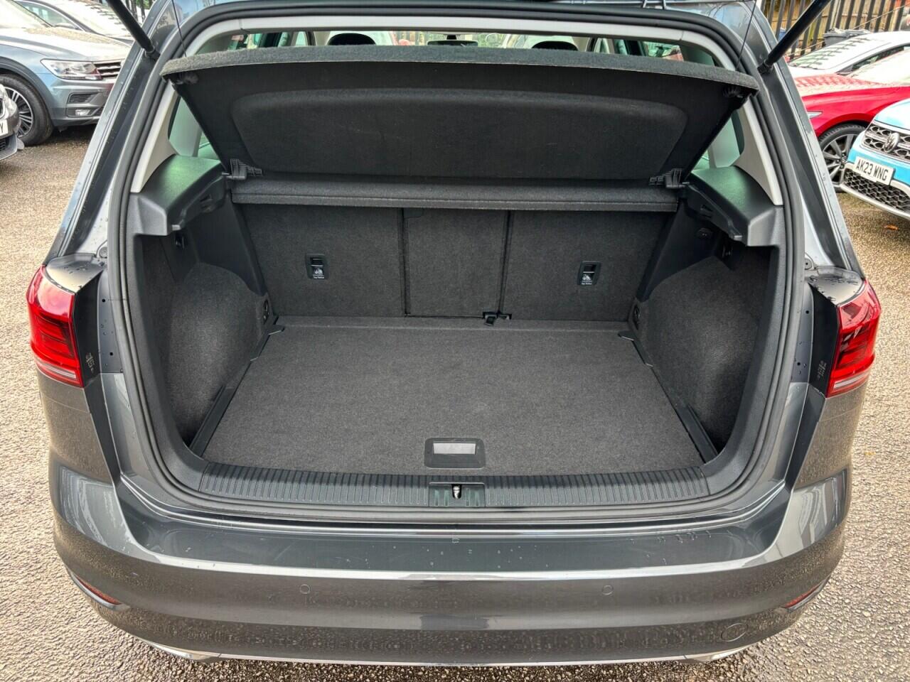 Volkswagen Golf SV view 16