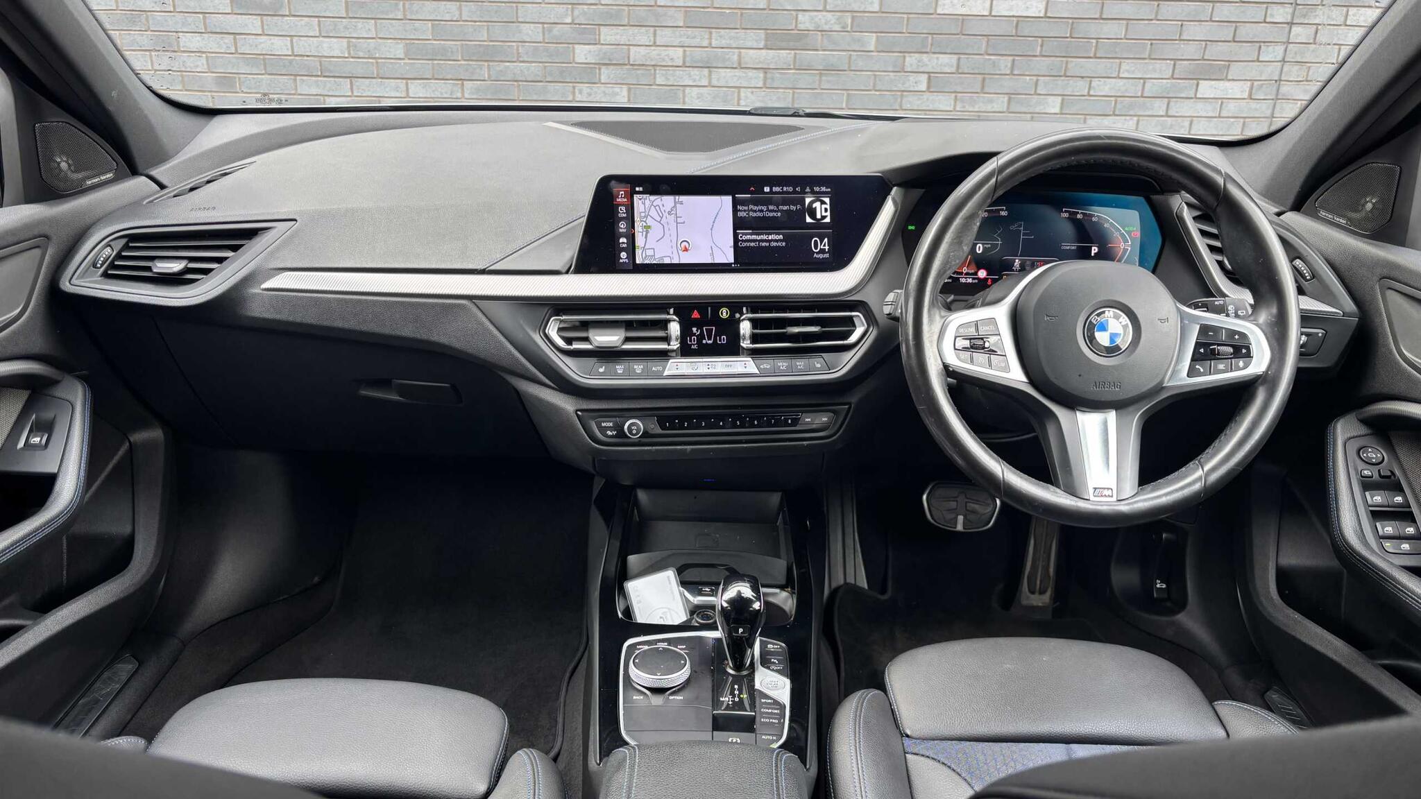 BMW 1 Series view 4