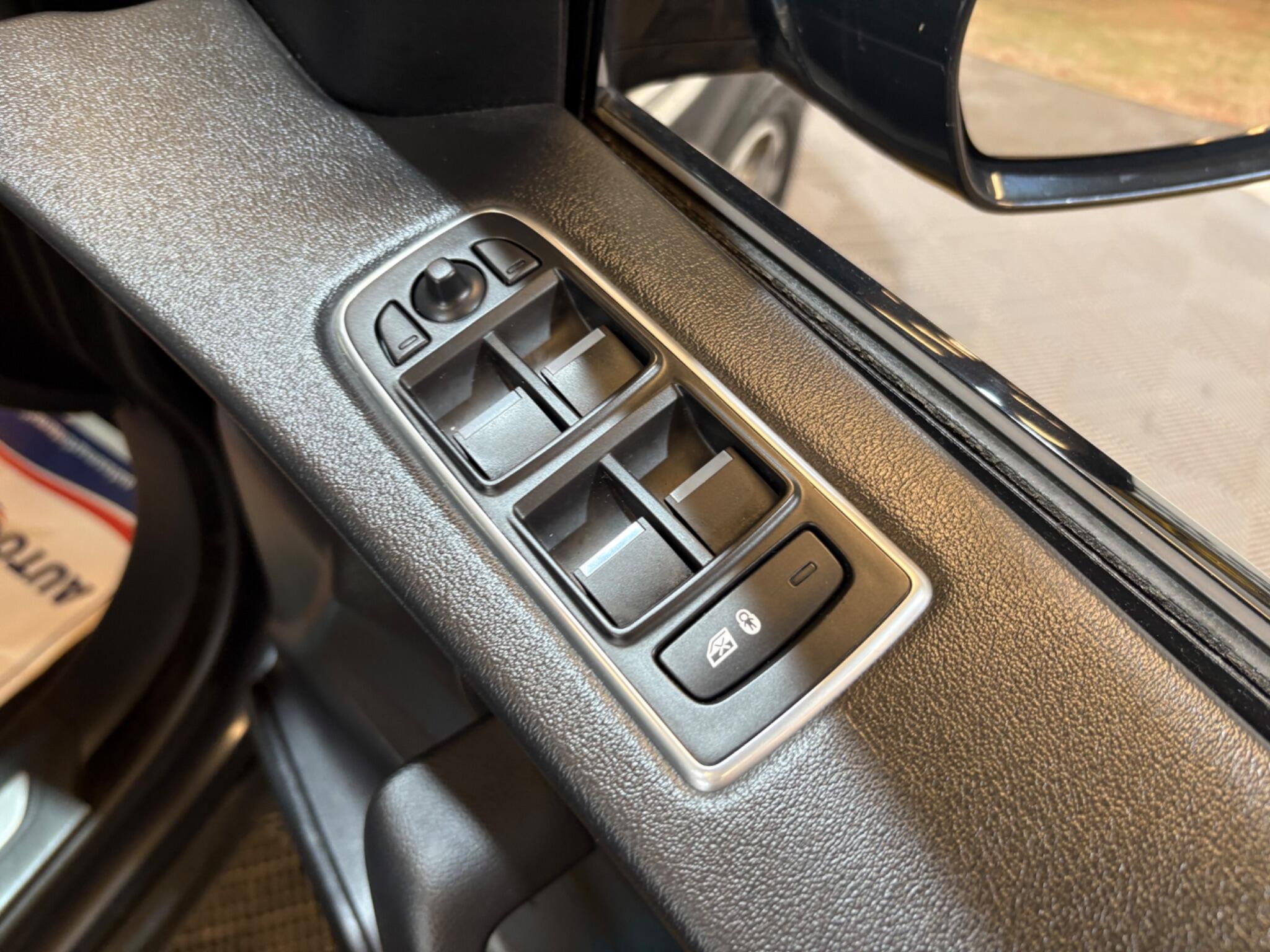 Jaguar F-Pace view 40