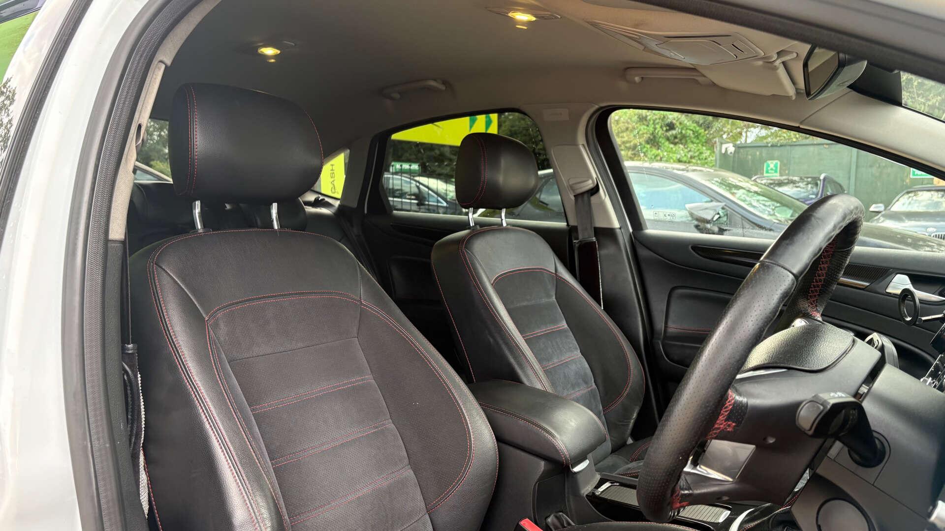 Ford Mondeo view 8