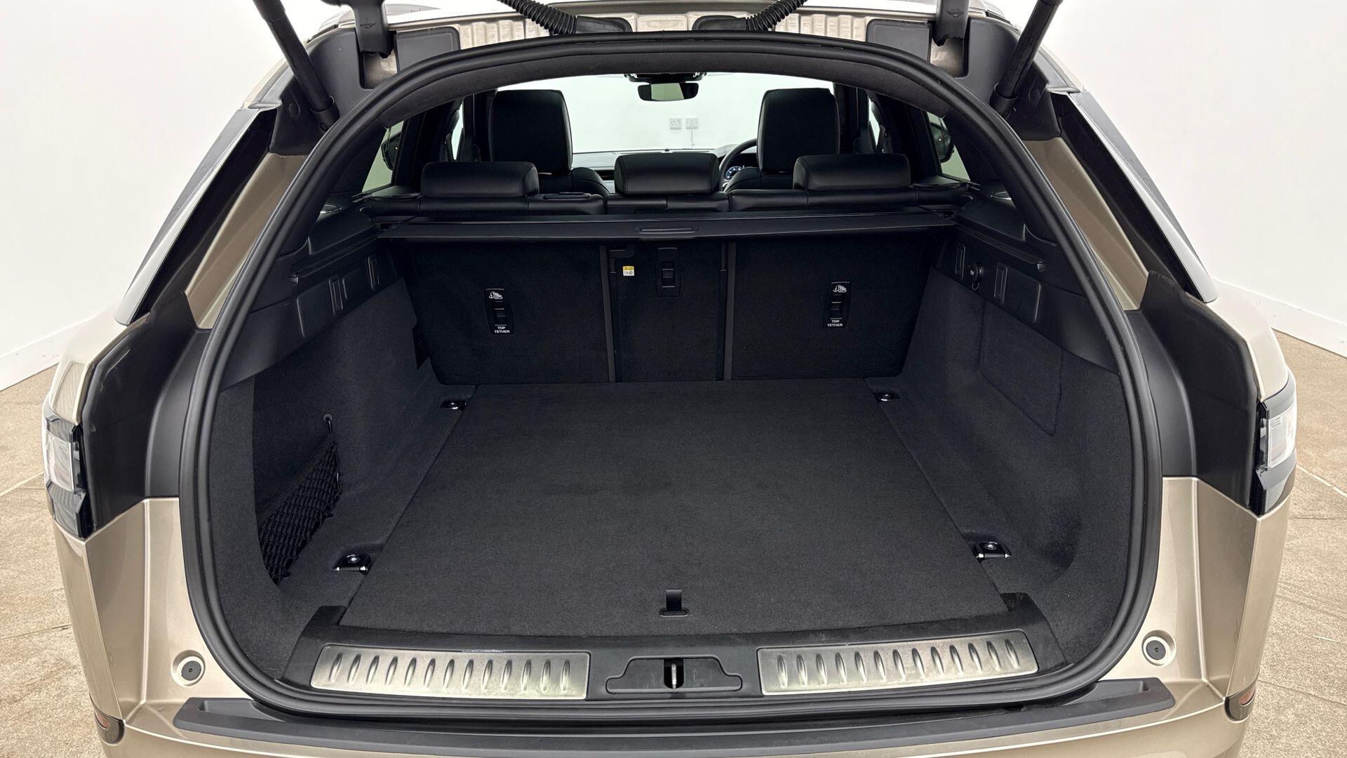 Land Rover Range Rover Velar view 10