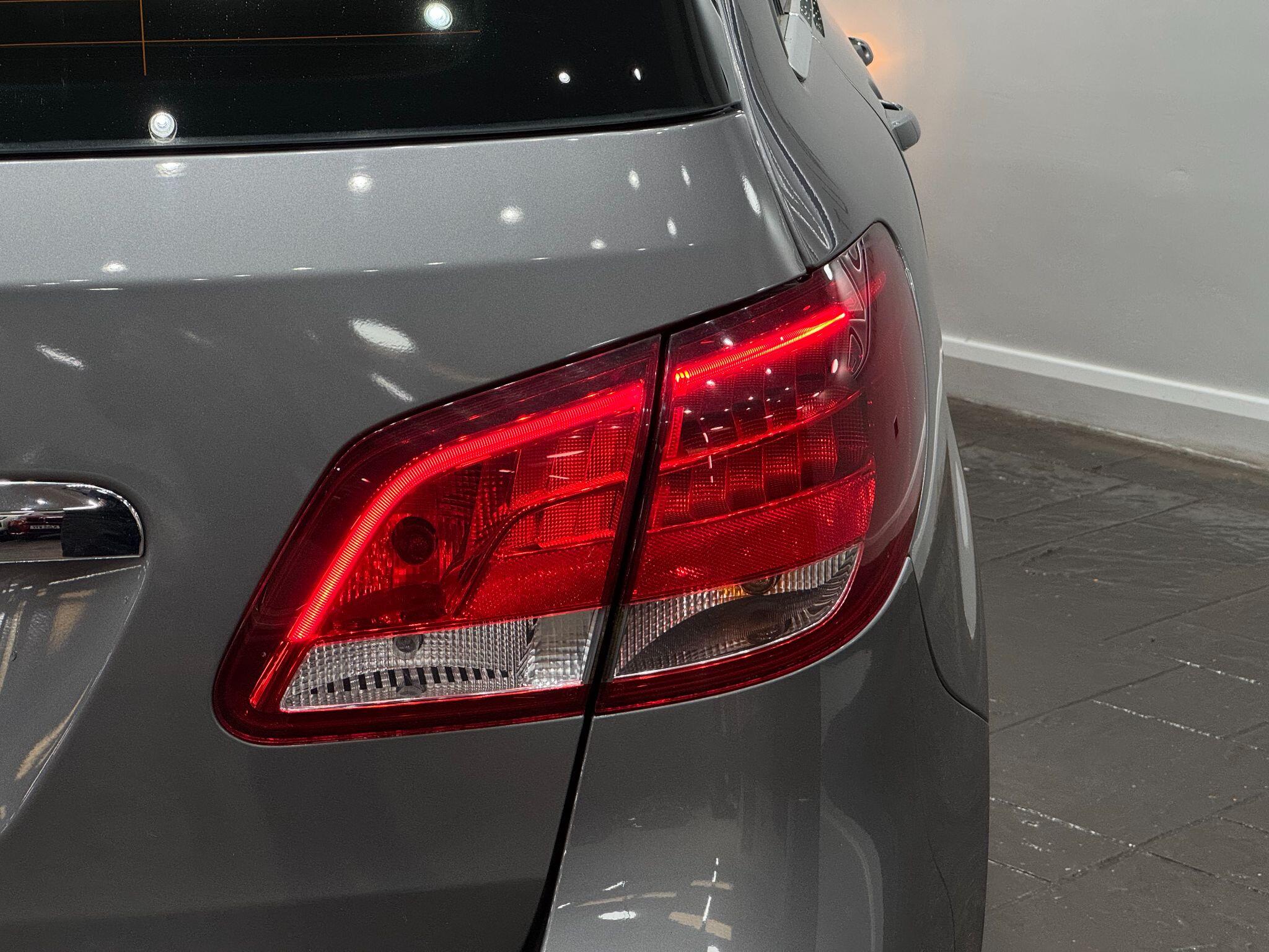 Mercedes-Benz B-Class view 22