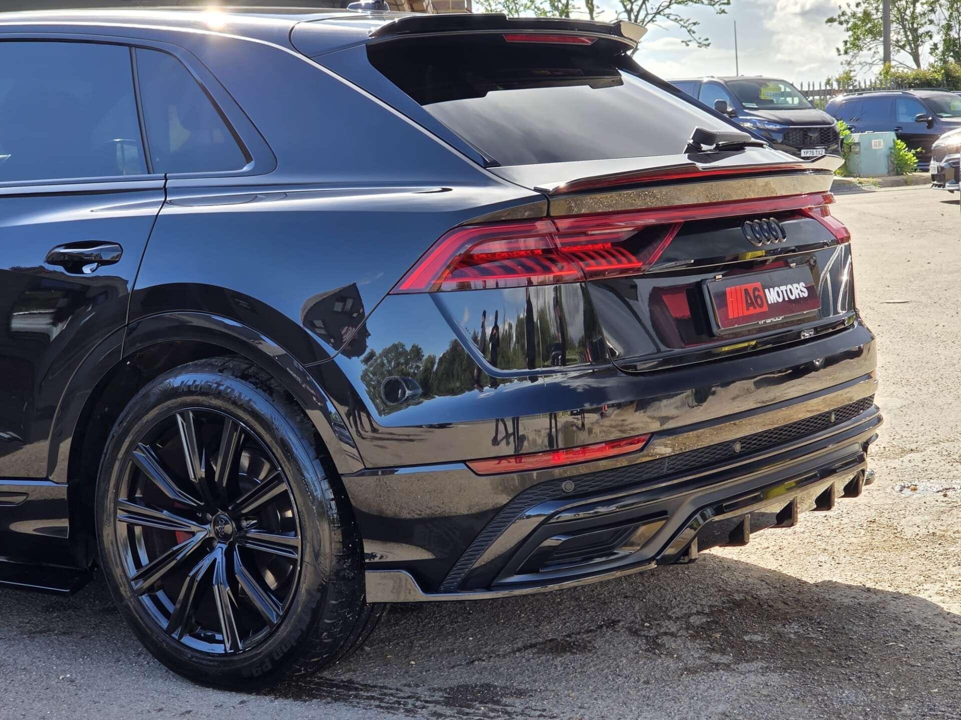 Audi Q8 view 14