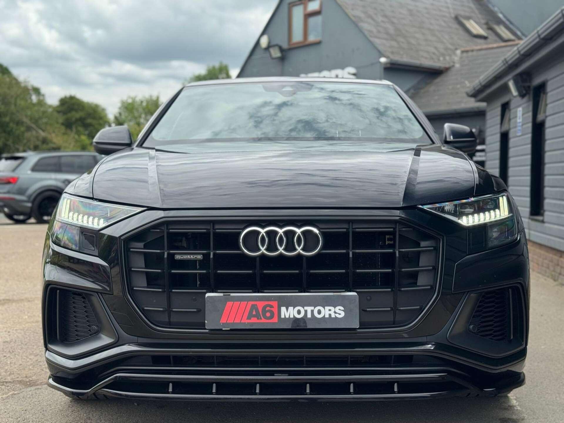Audi Q8 view 16