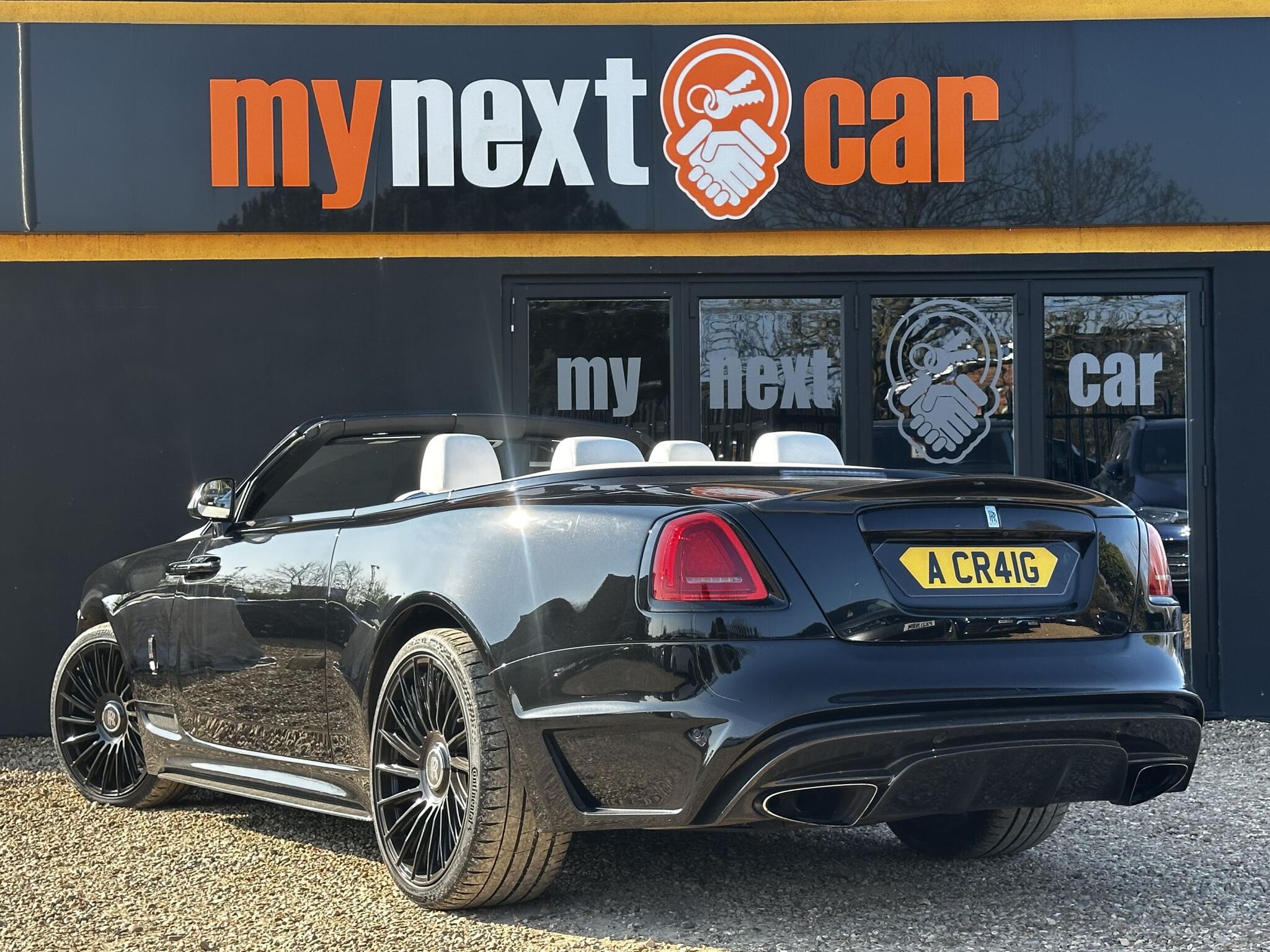 Rolls-Royce Dawn view 9