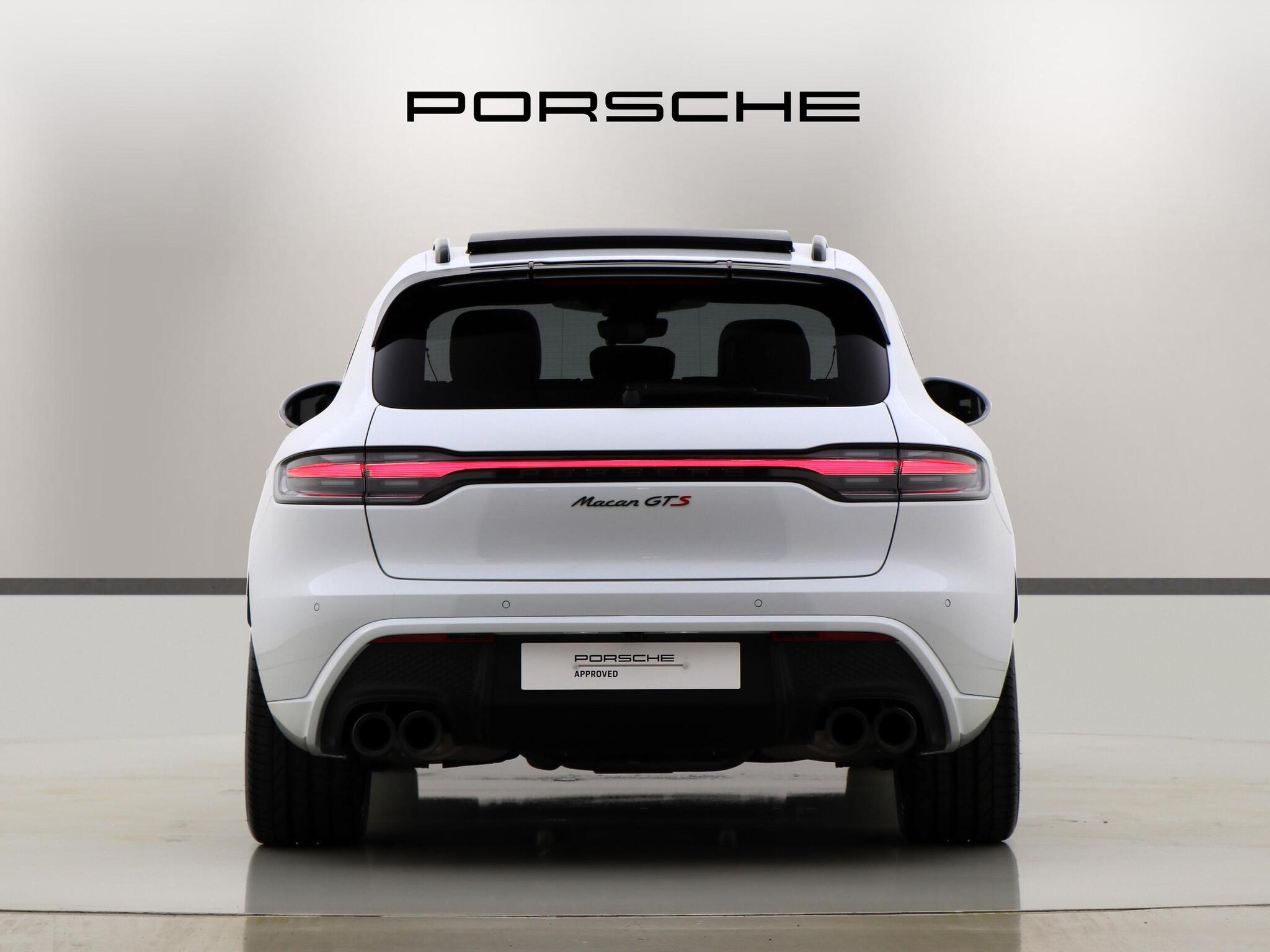 Porsche Macan view 7