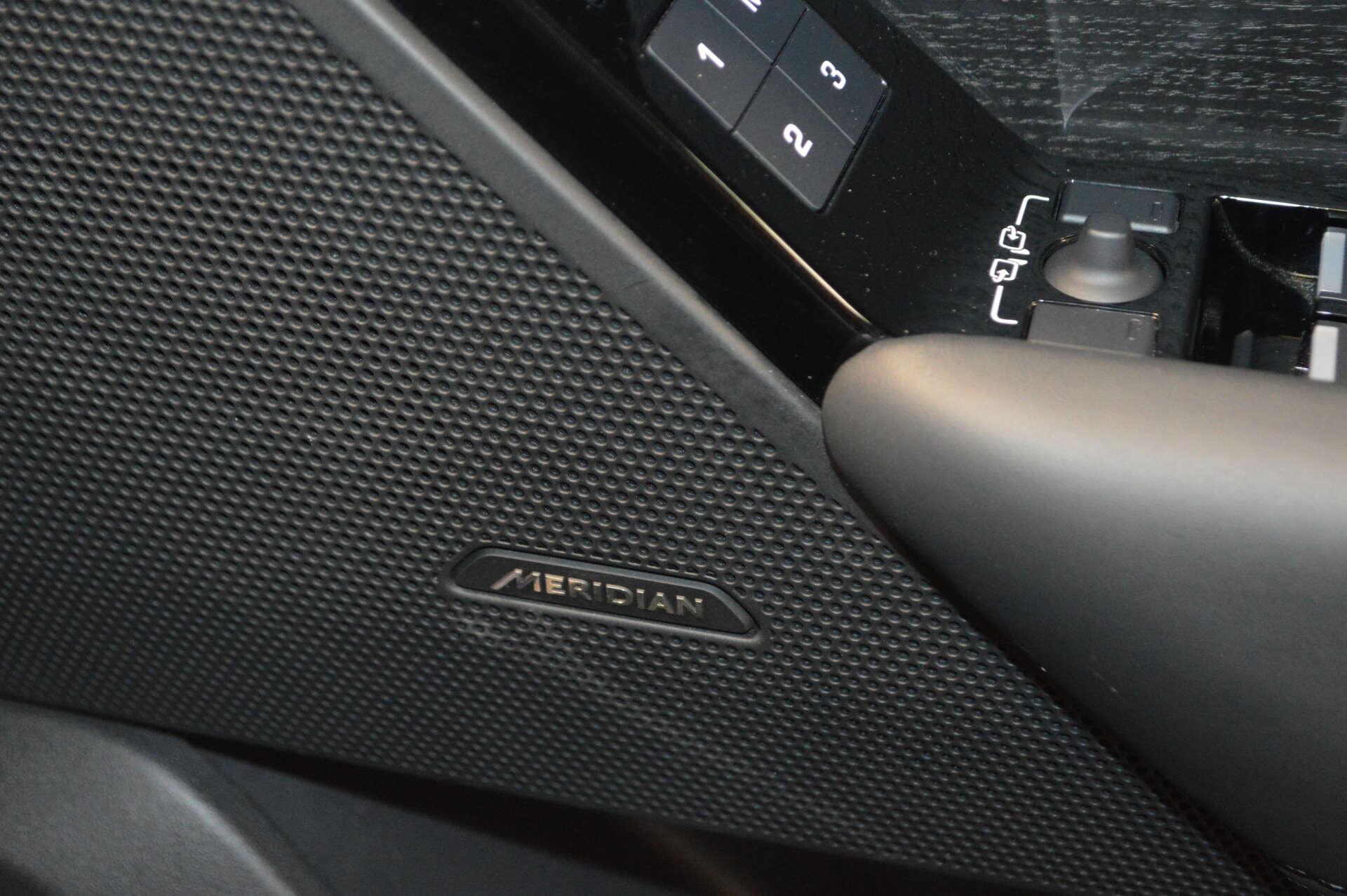 Land Rover Range Rover Velar view 36