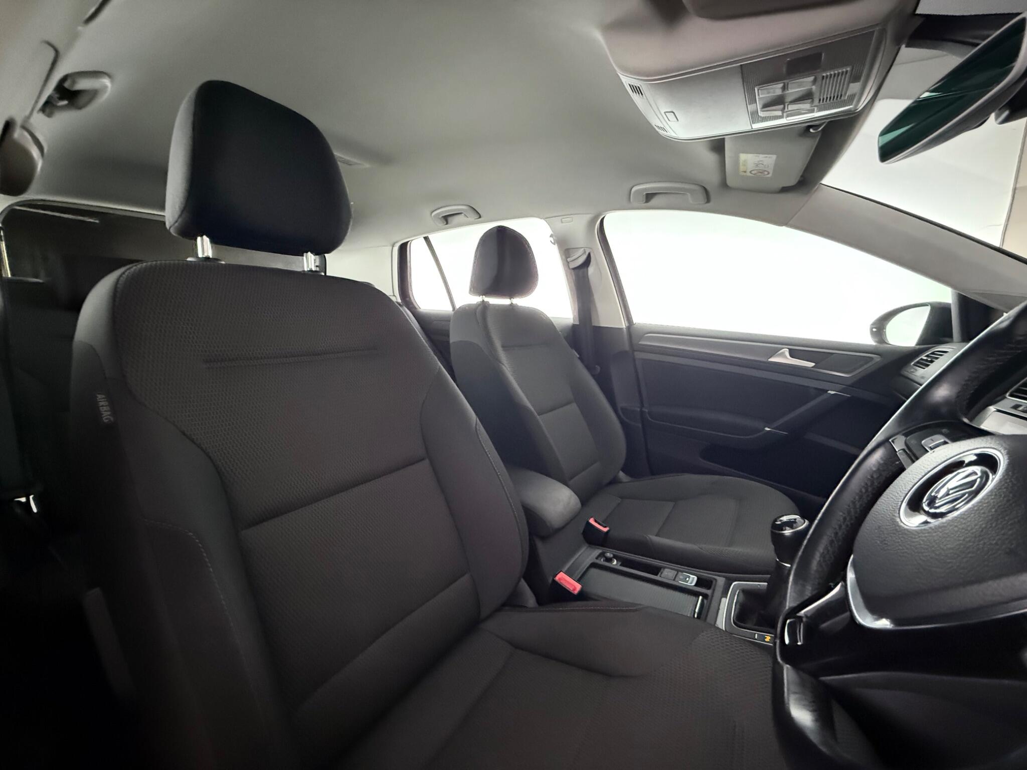 Volkswagen Golf view 32