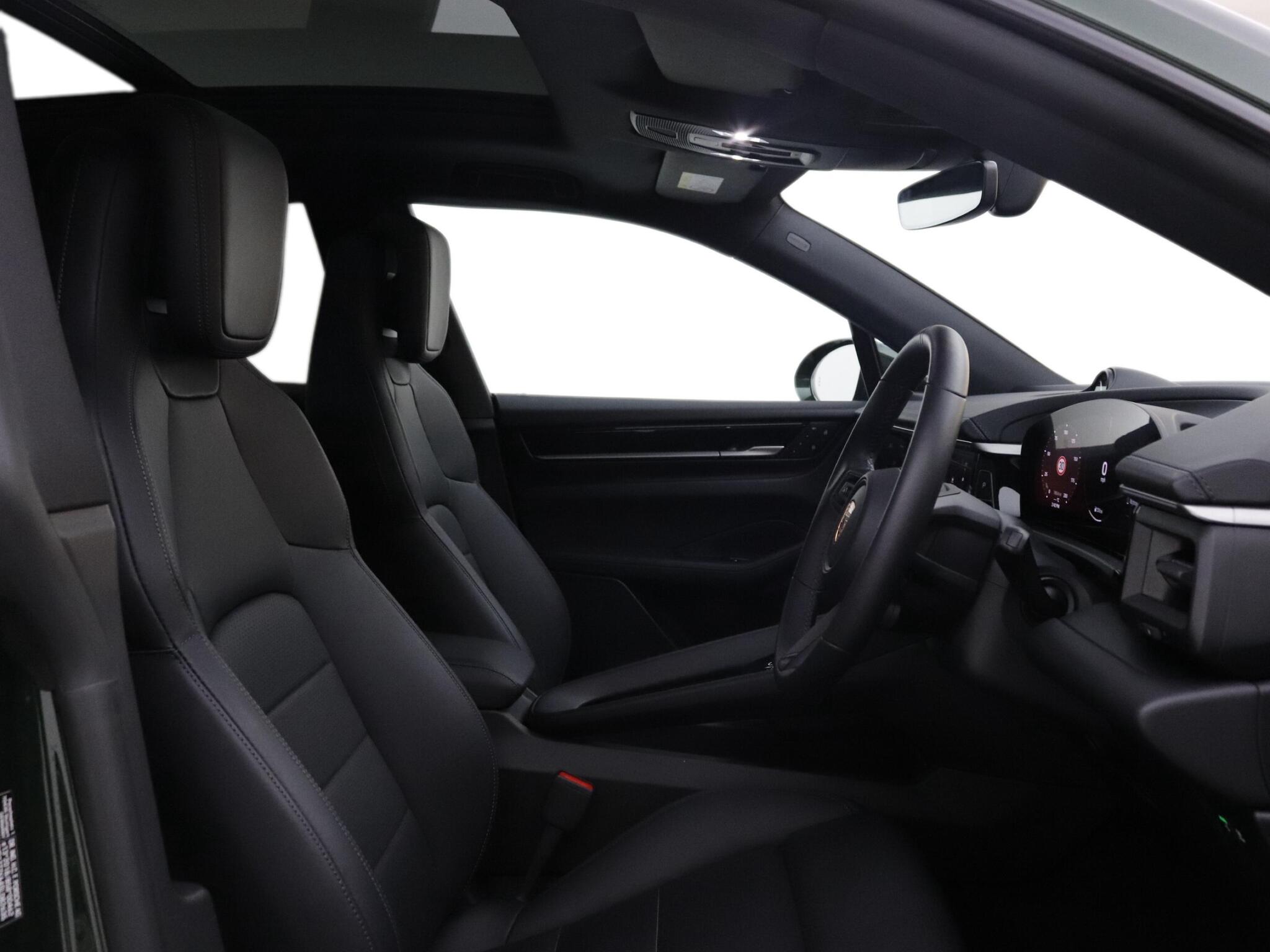 Porsche Macan view 10