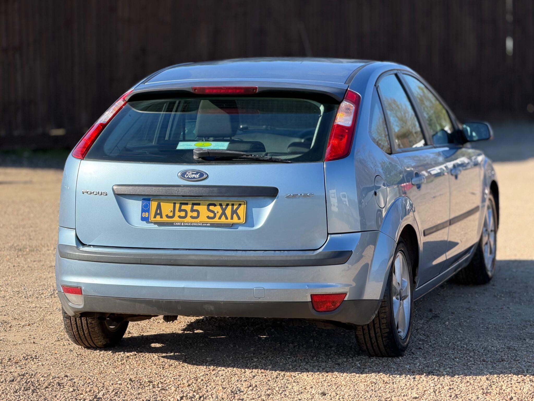 2006 Ford Focus 1.6 Zetec Climate 5dr image 11