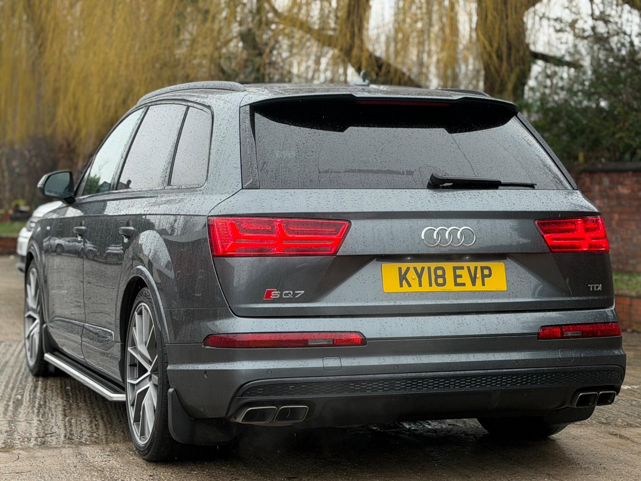 Audi SQ7 view 4