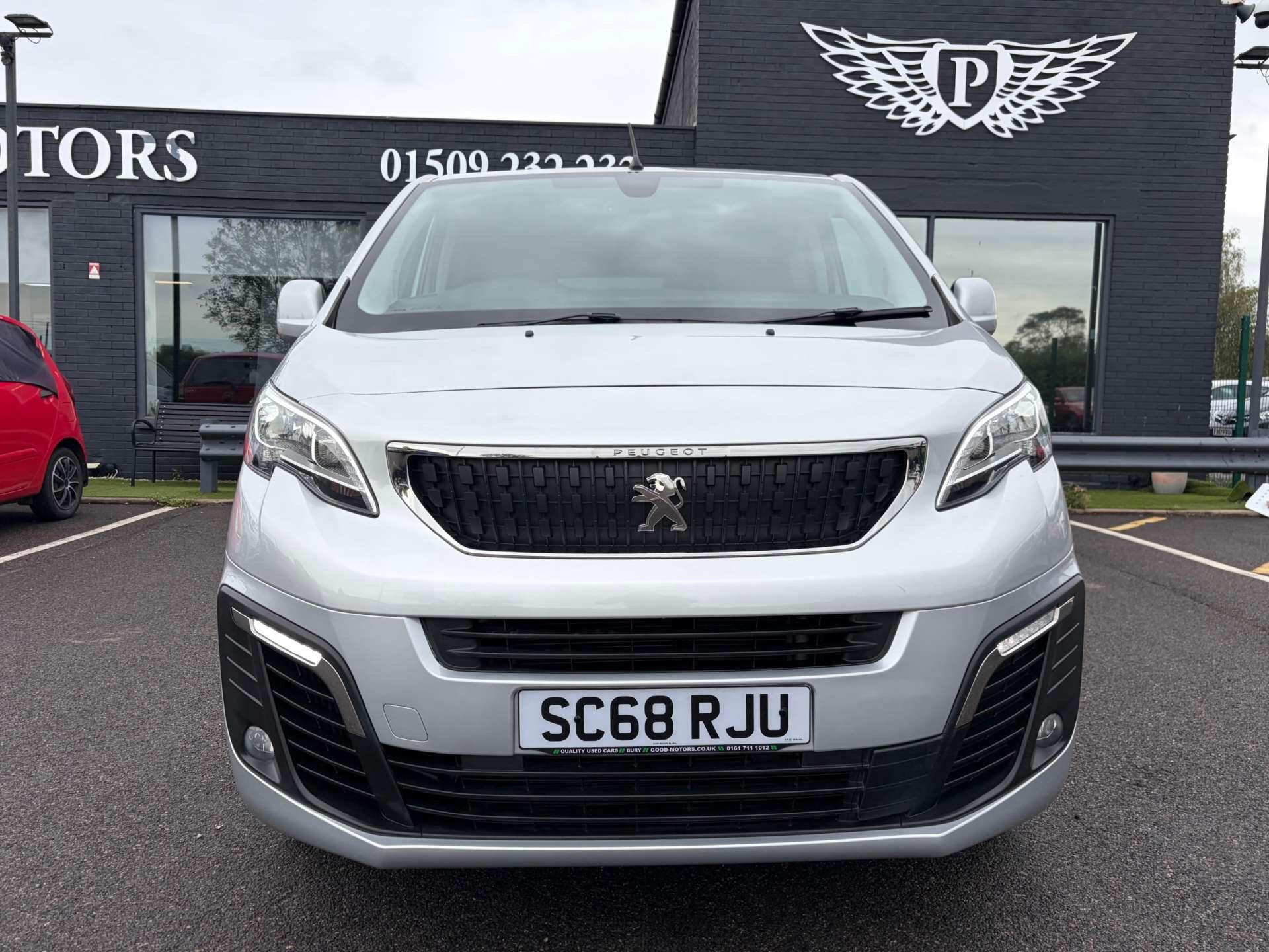 Peugeot Traveller view 3