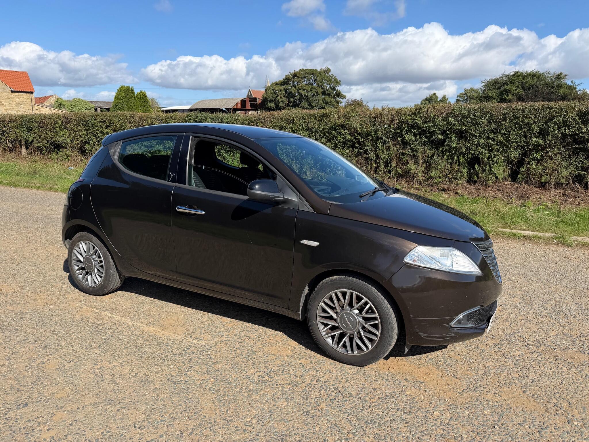 Chrysler Ypsilon view 19