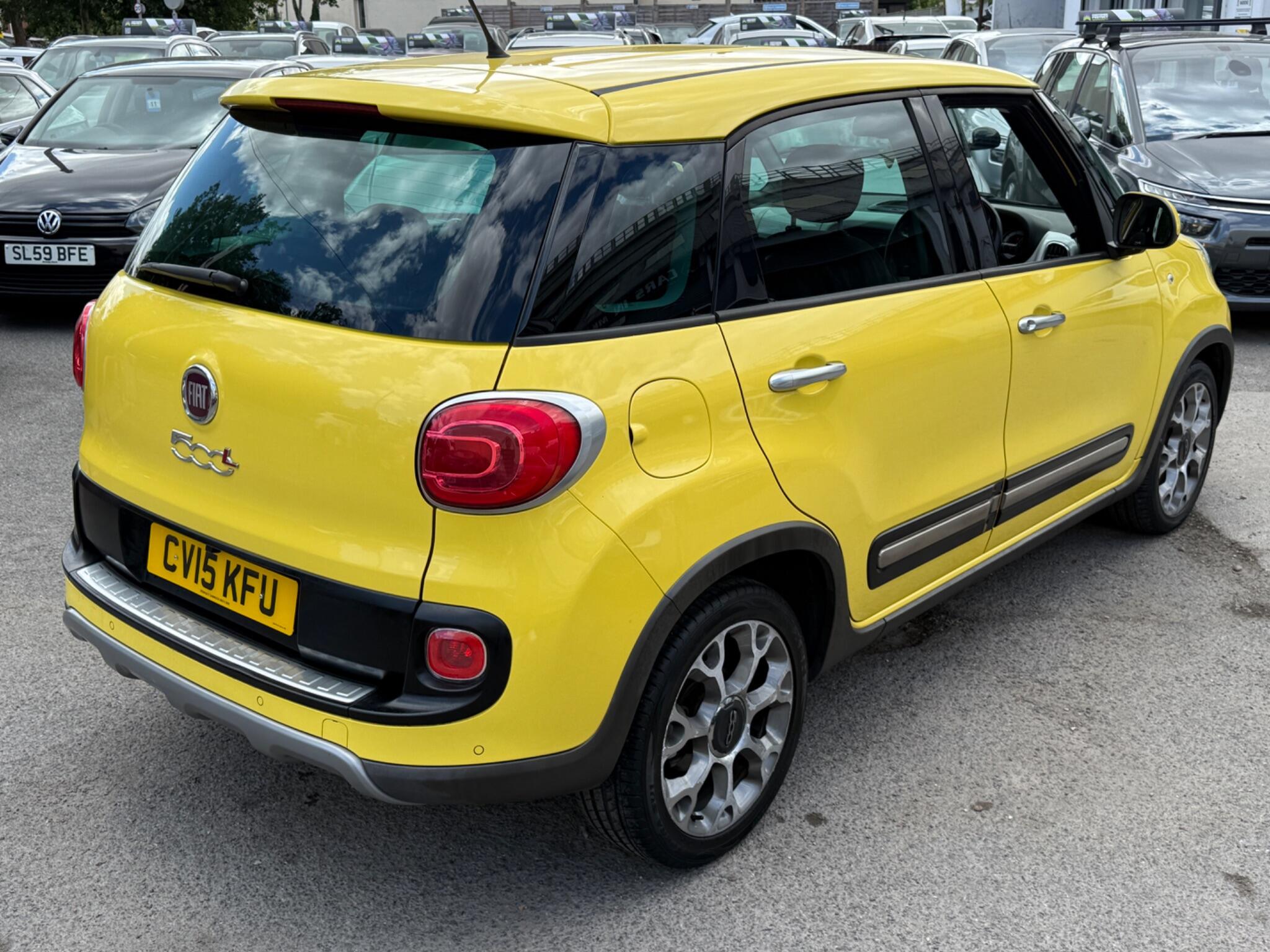 Fiat 500L - Image 18