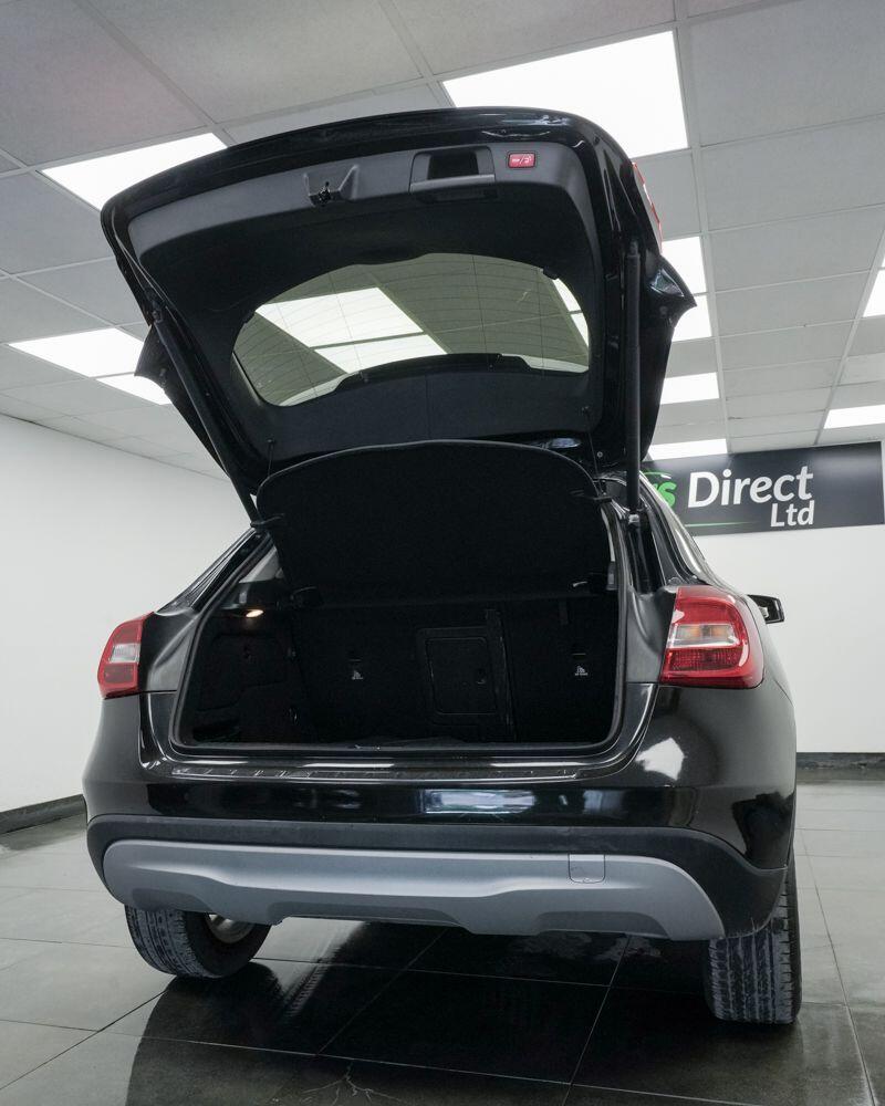 Mercedes-Benz Gla view 8