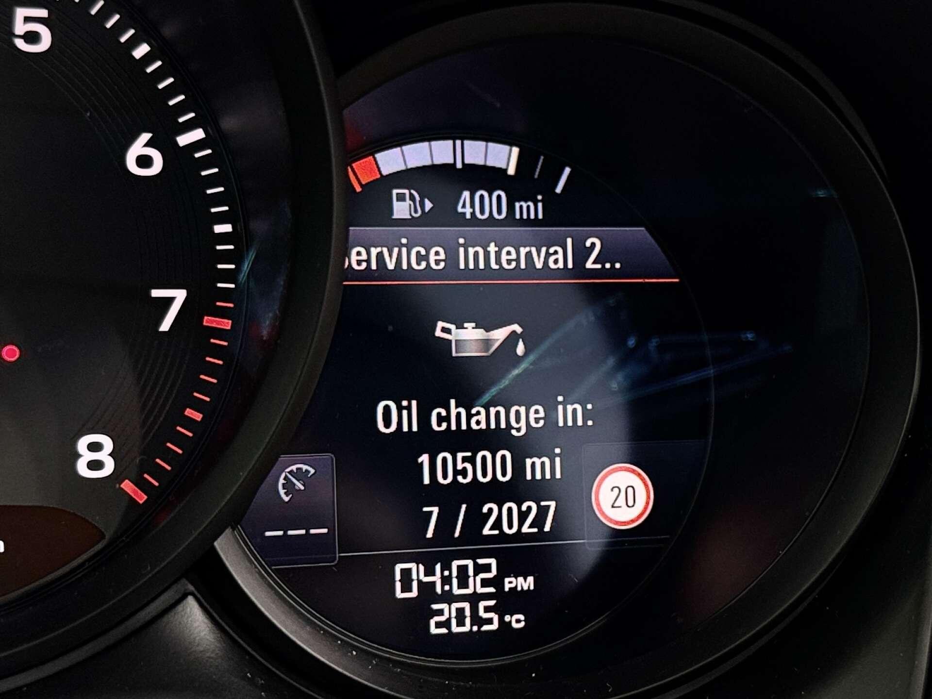 Porsche Macan view 26