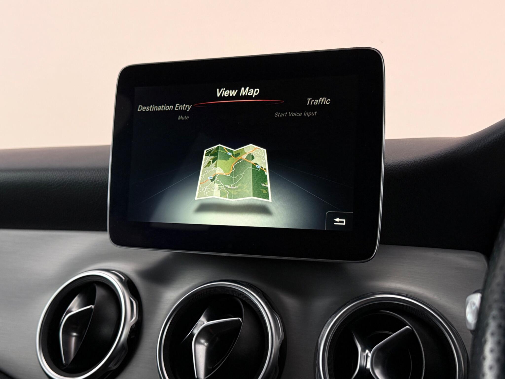Mercedes-Benz Gla view 27