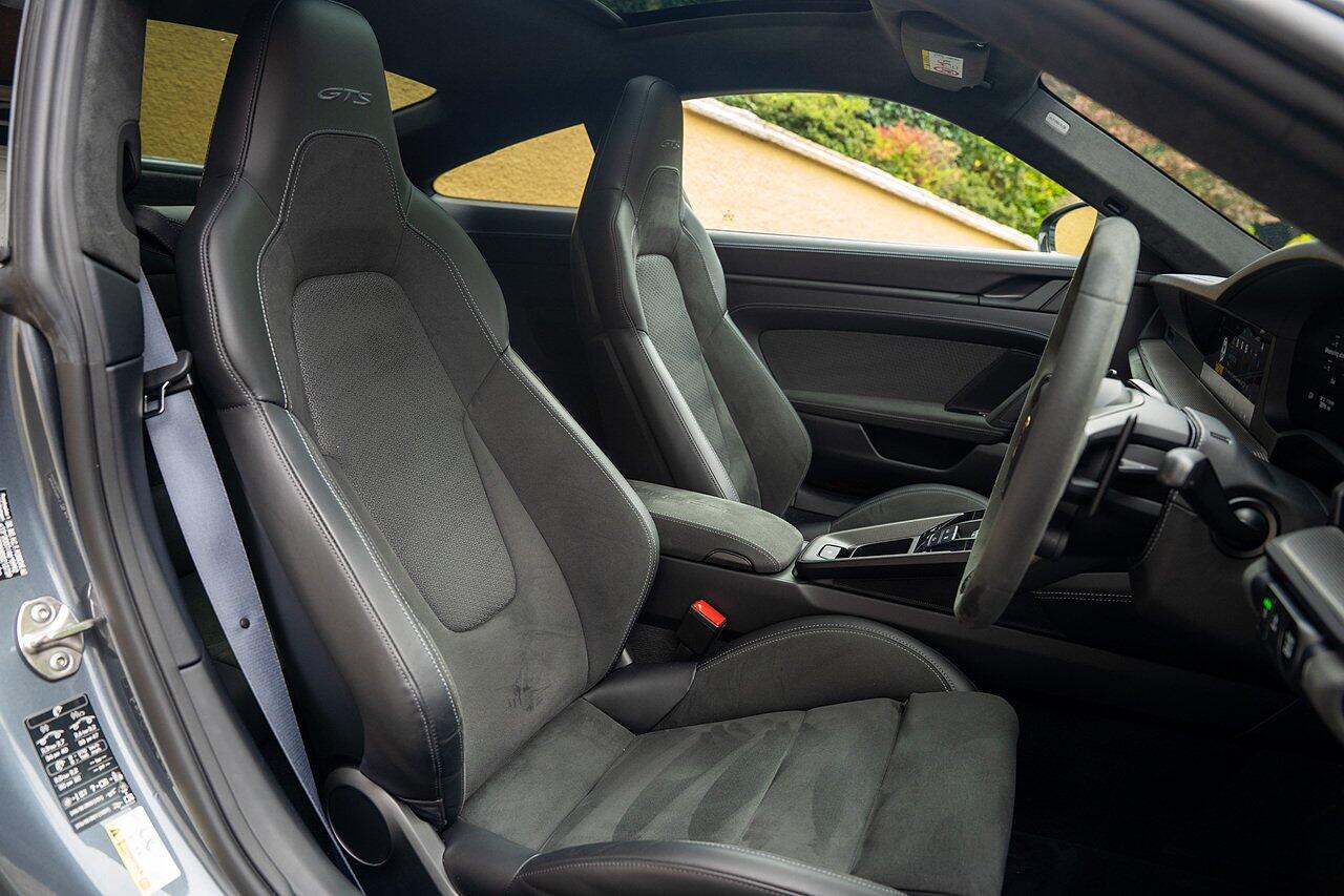 Porsche 911 view 48