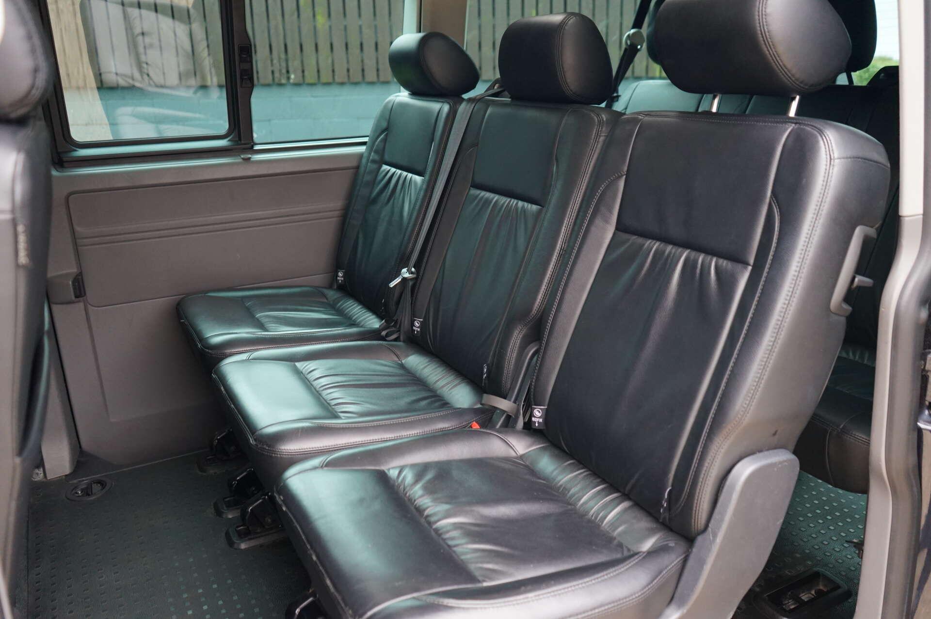 Volkswagen Transporter view 15
