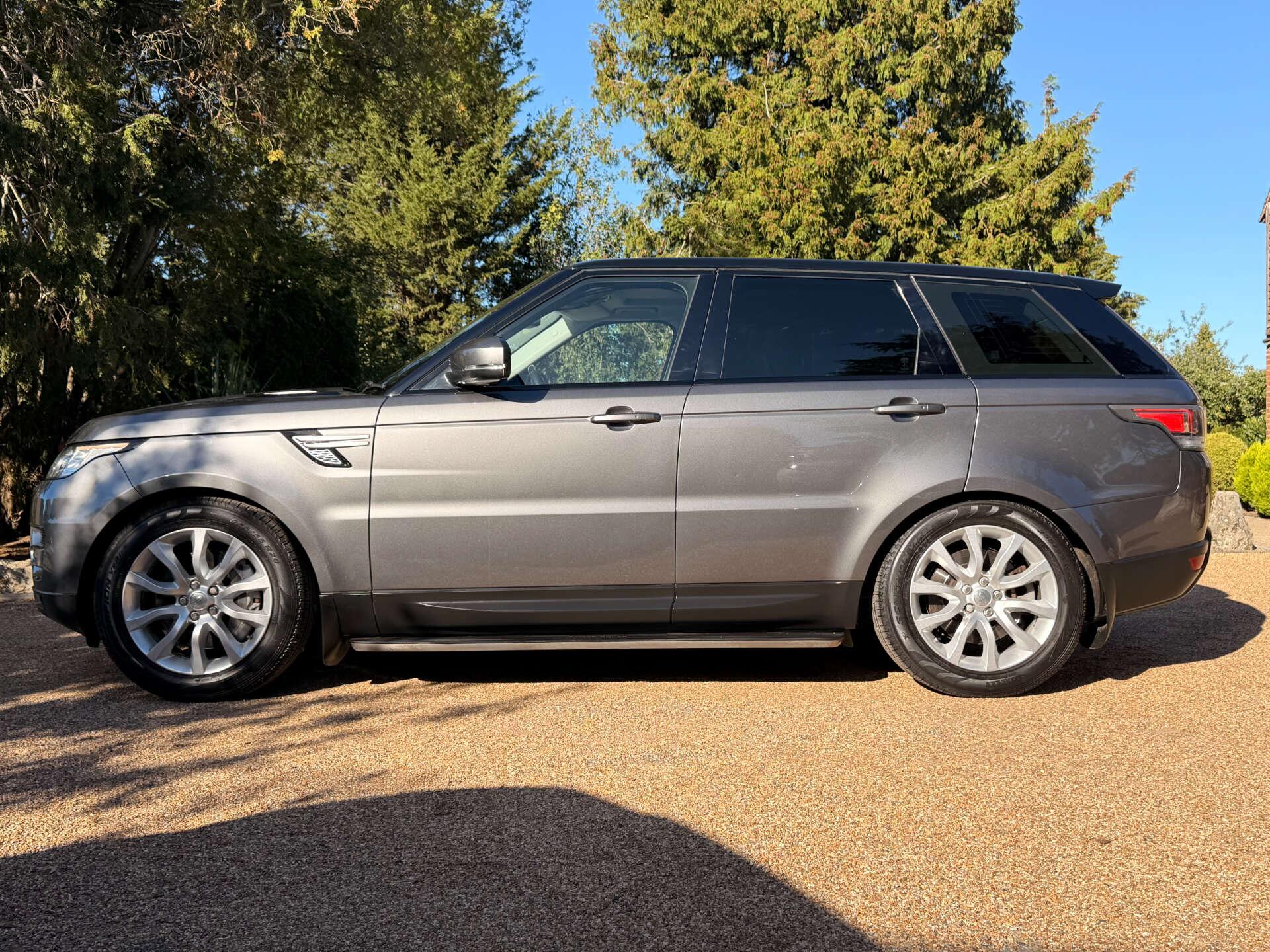 Land Rover Range Rover Sport view 2
