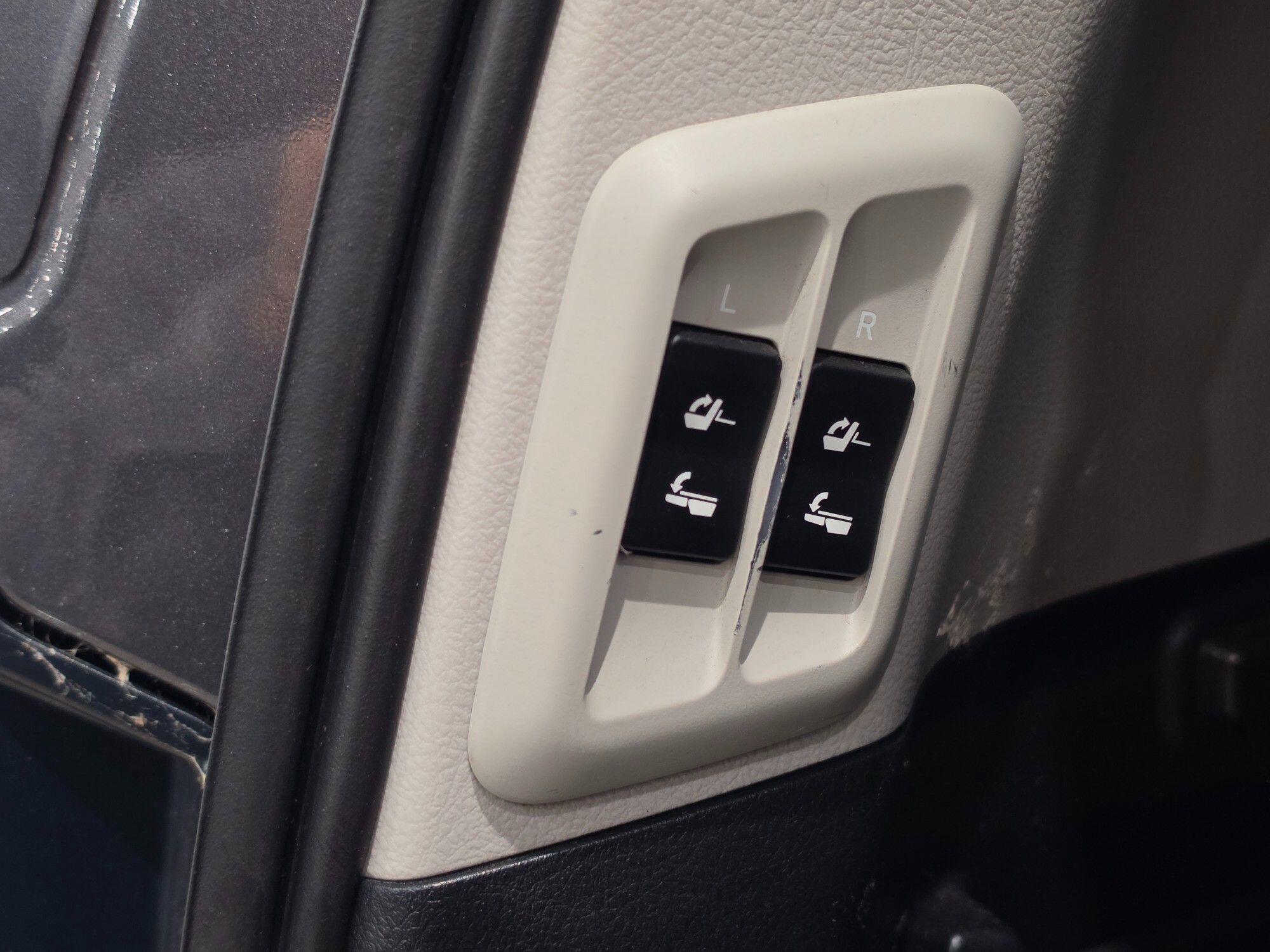 Toyota Land Cruiser view 59