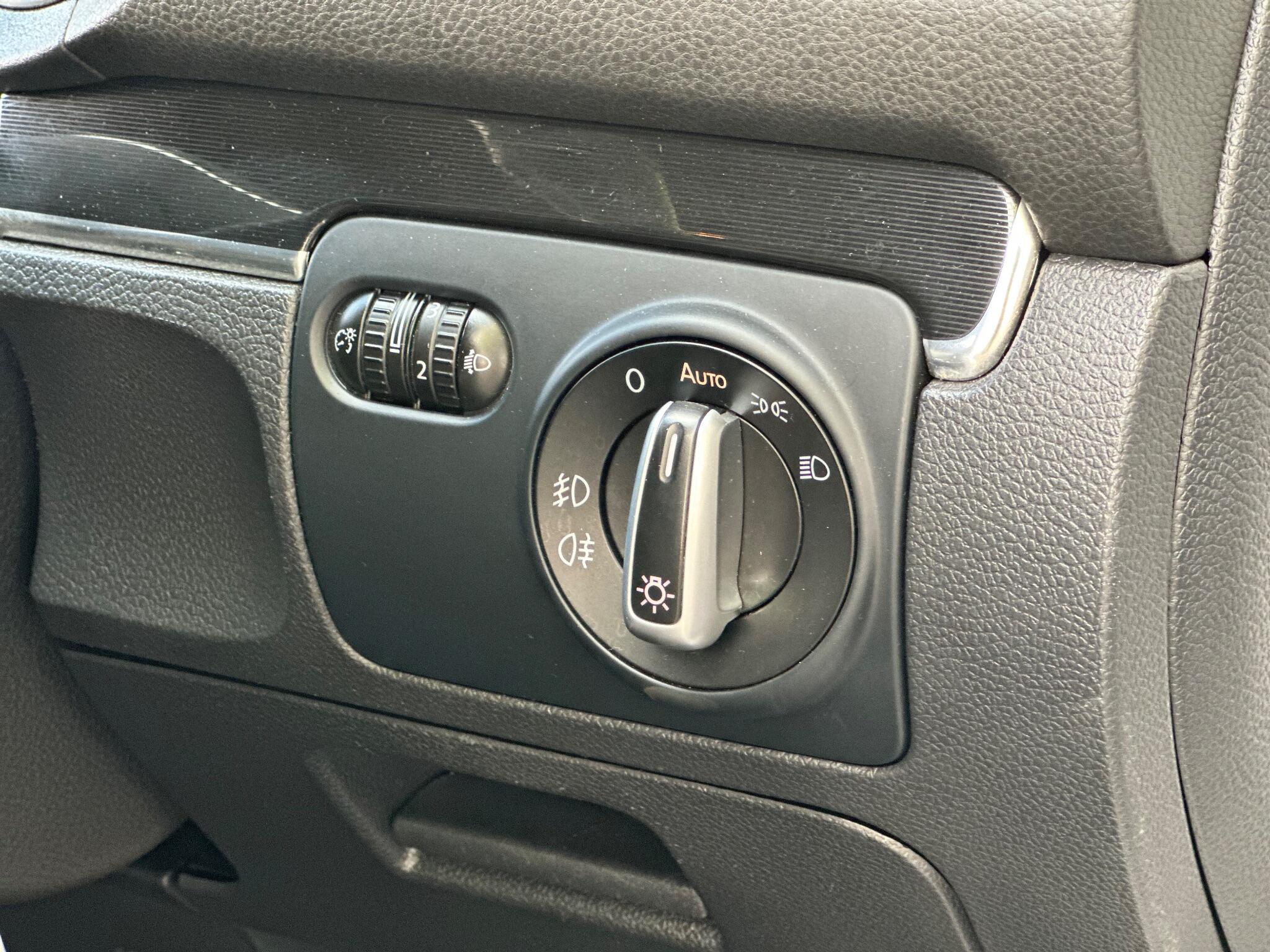 Volkswagen Golf view 20