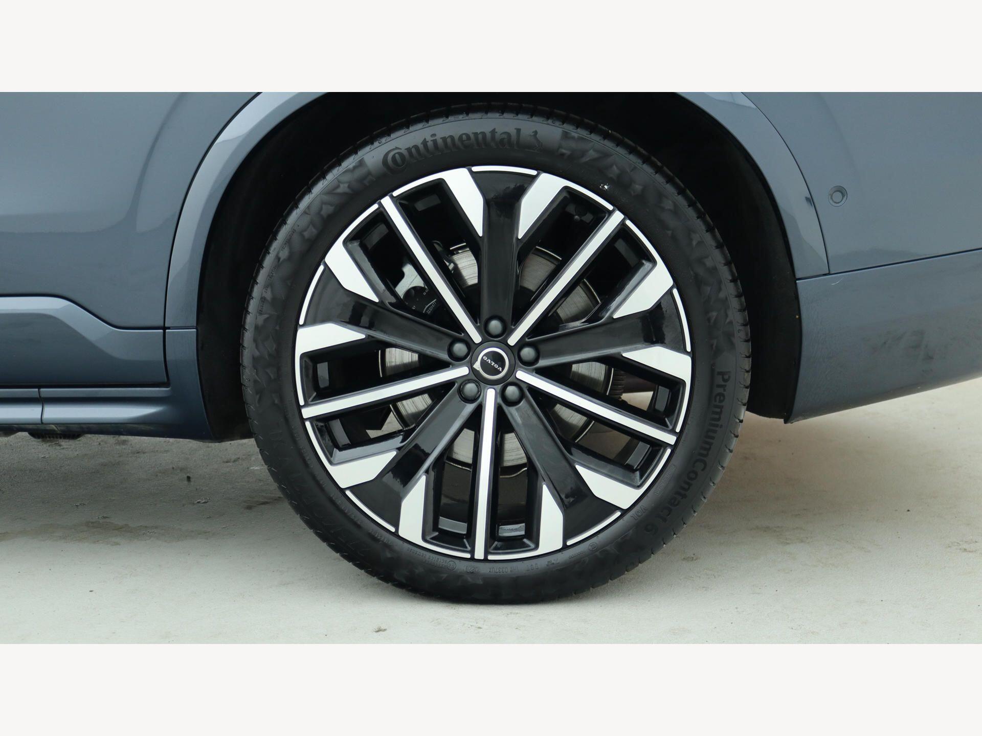 Volvo XC90 view 12