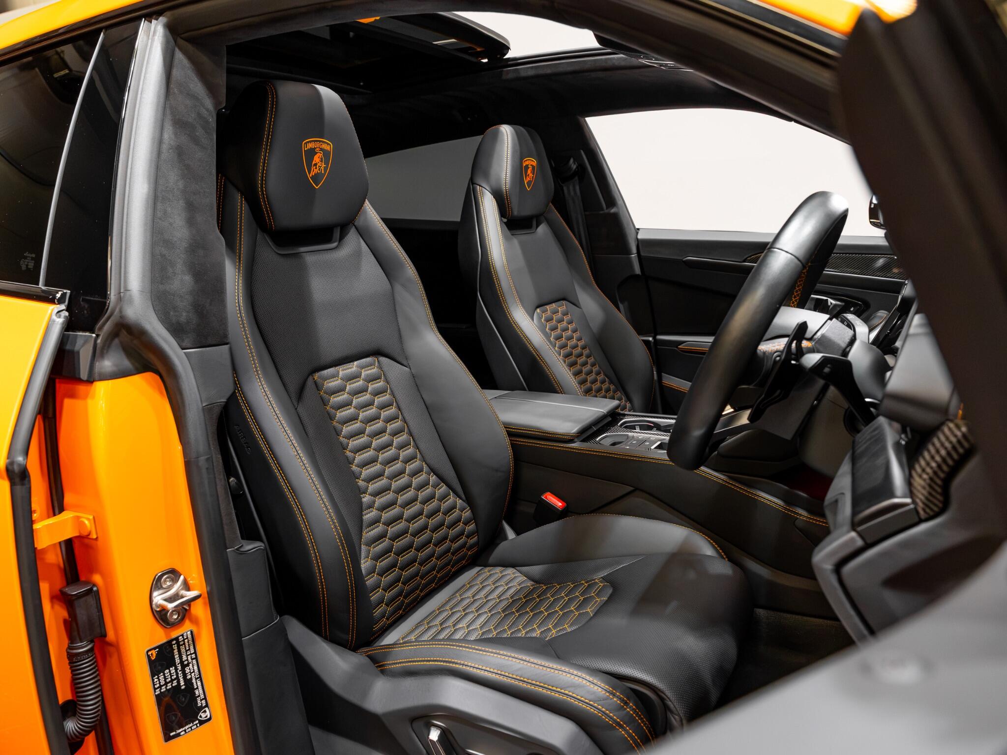 Lamborghini Urus view 3