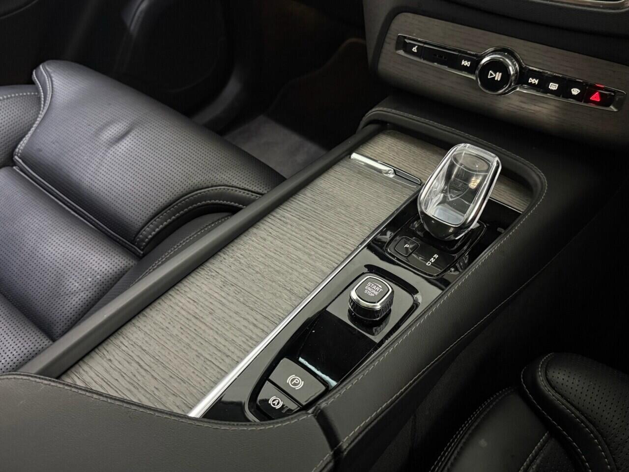 Volvo XC90 view 27