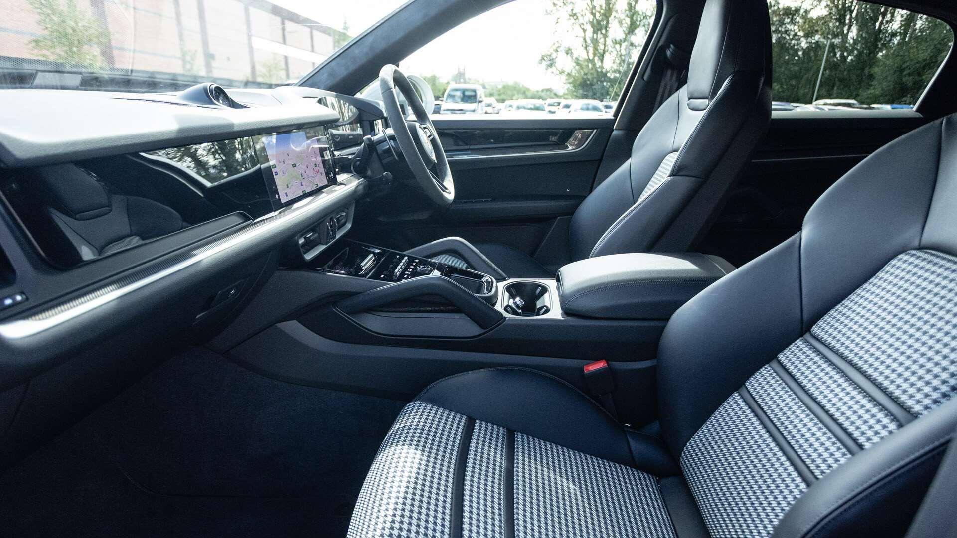 Porsche Cayenne view 13