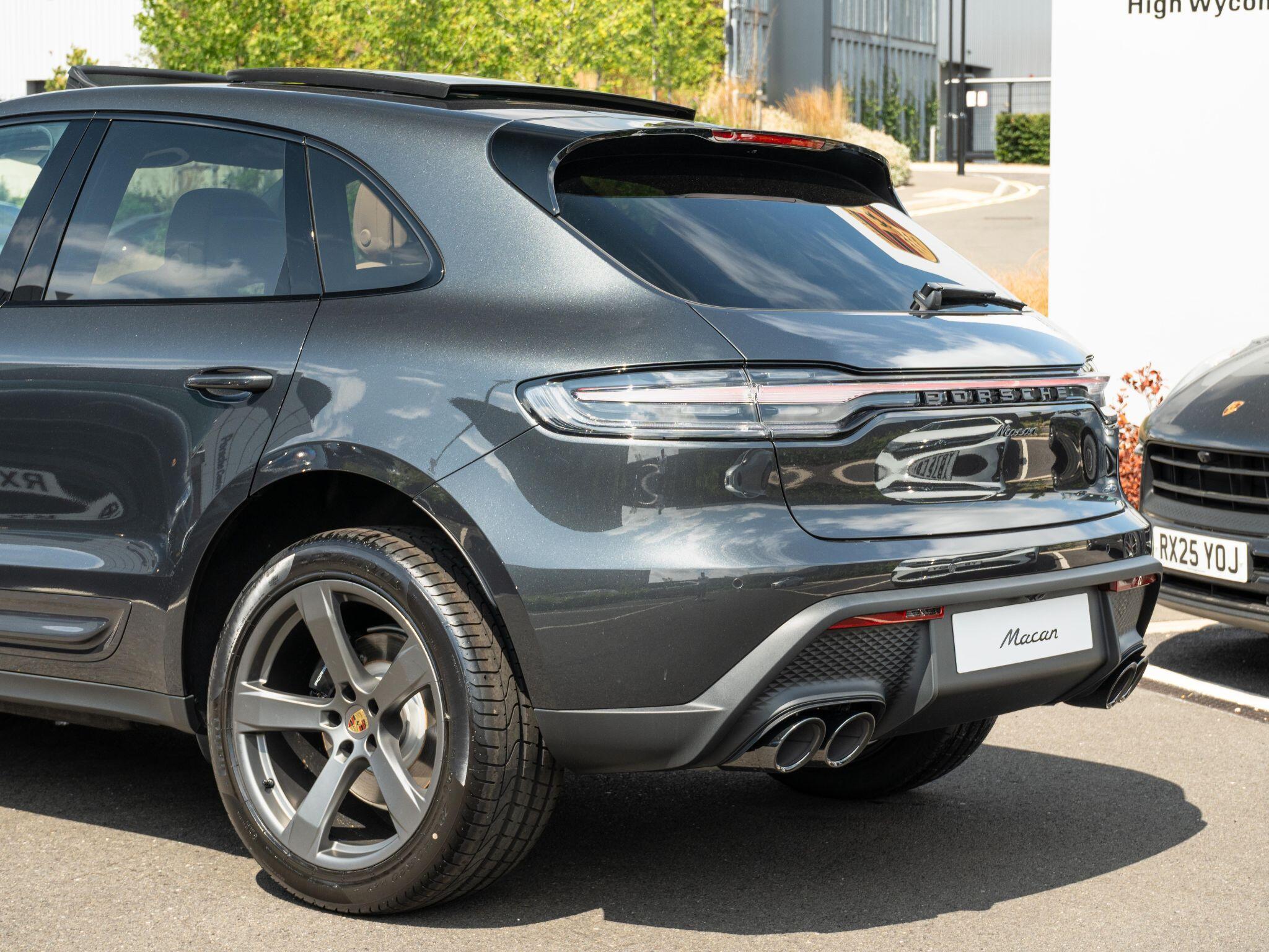 Porsche Macan view 11