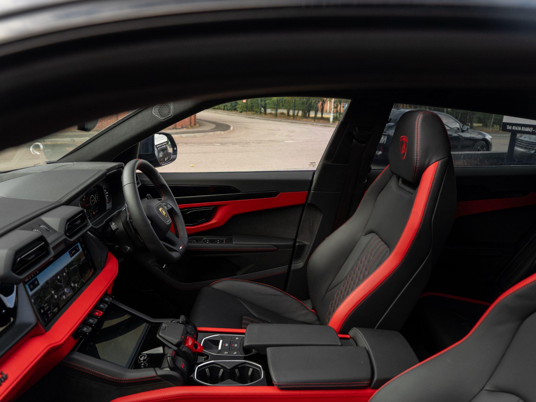 Lamborghini Urus view 46
