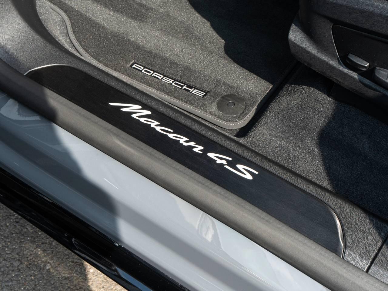 Porsche Macan view 21