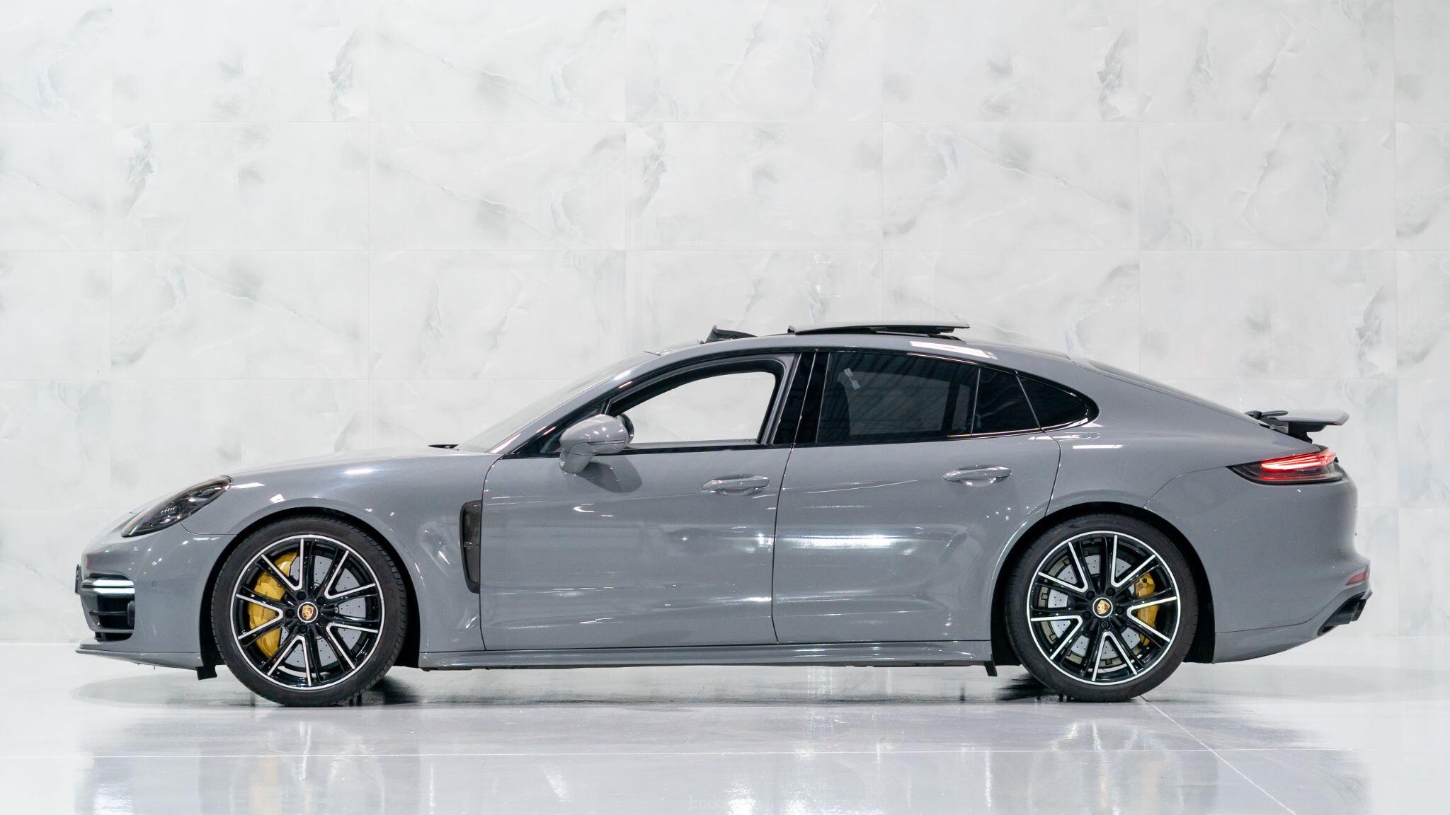 Porsche Panamera view 10