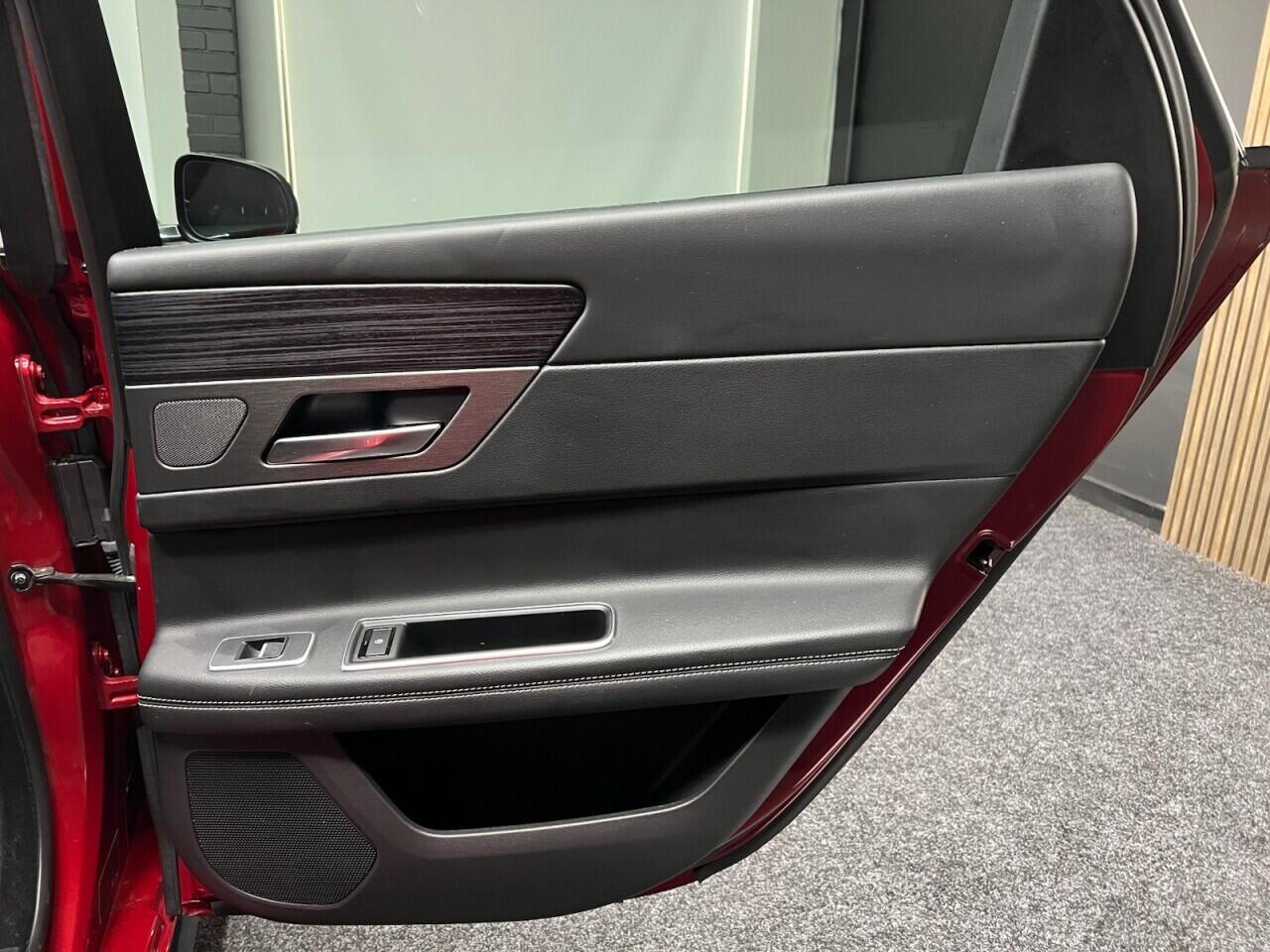 Jaguar XF view 41