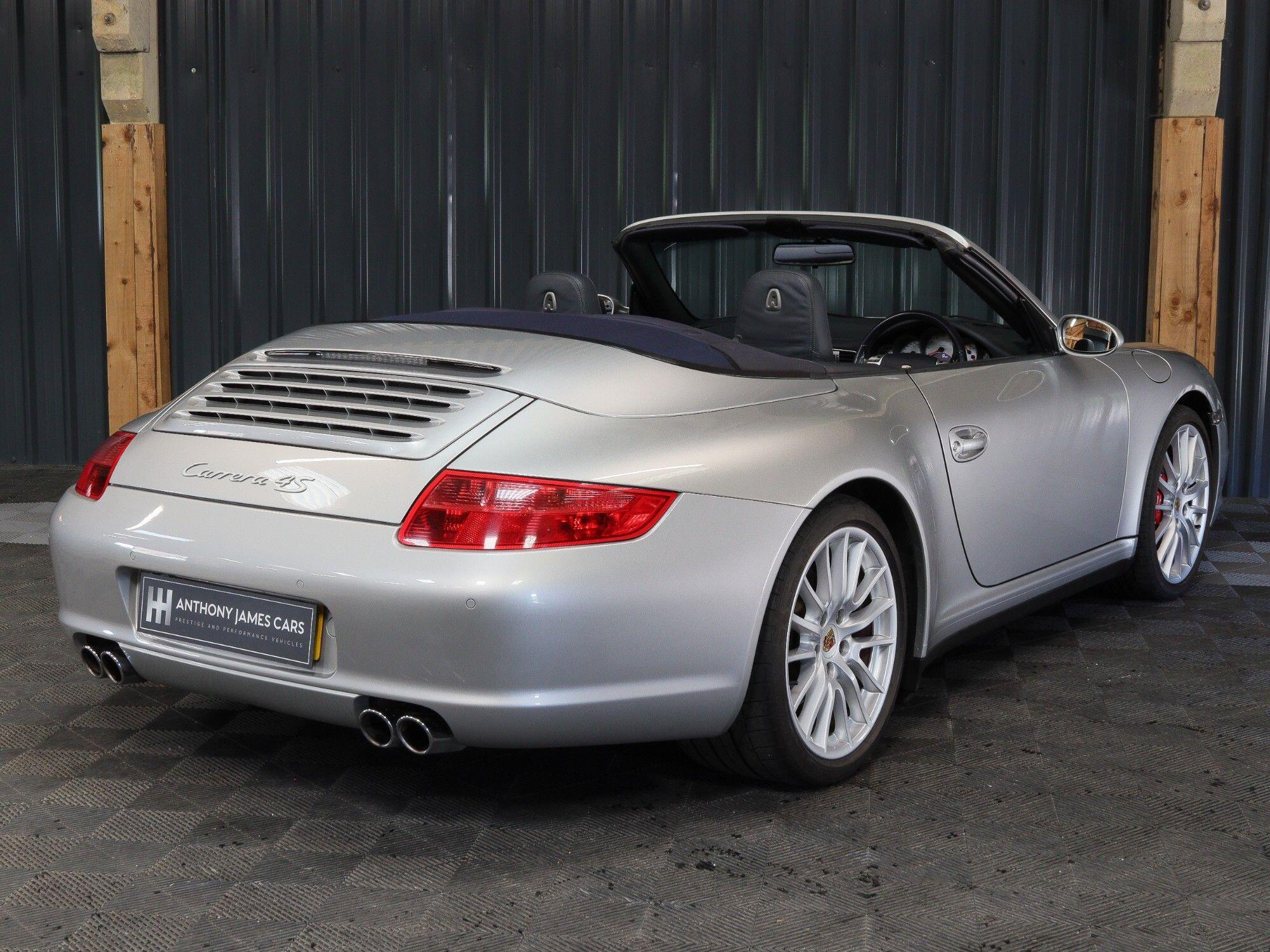 Porsche 911 view 9