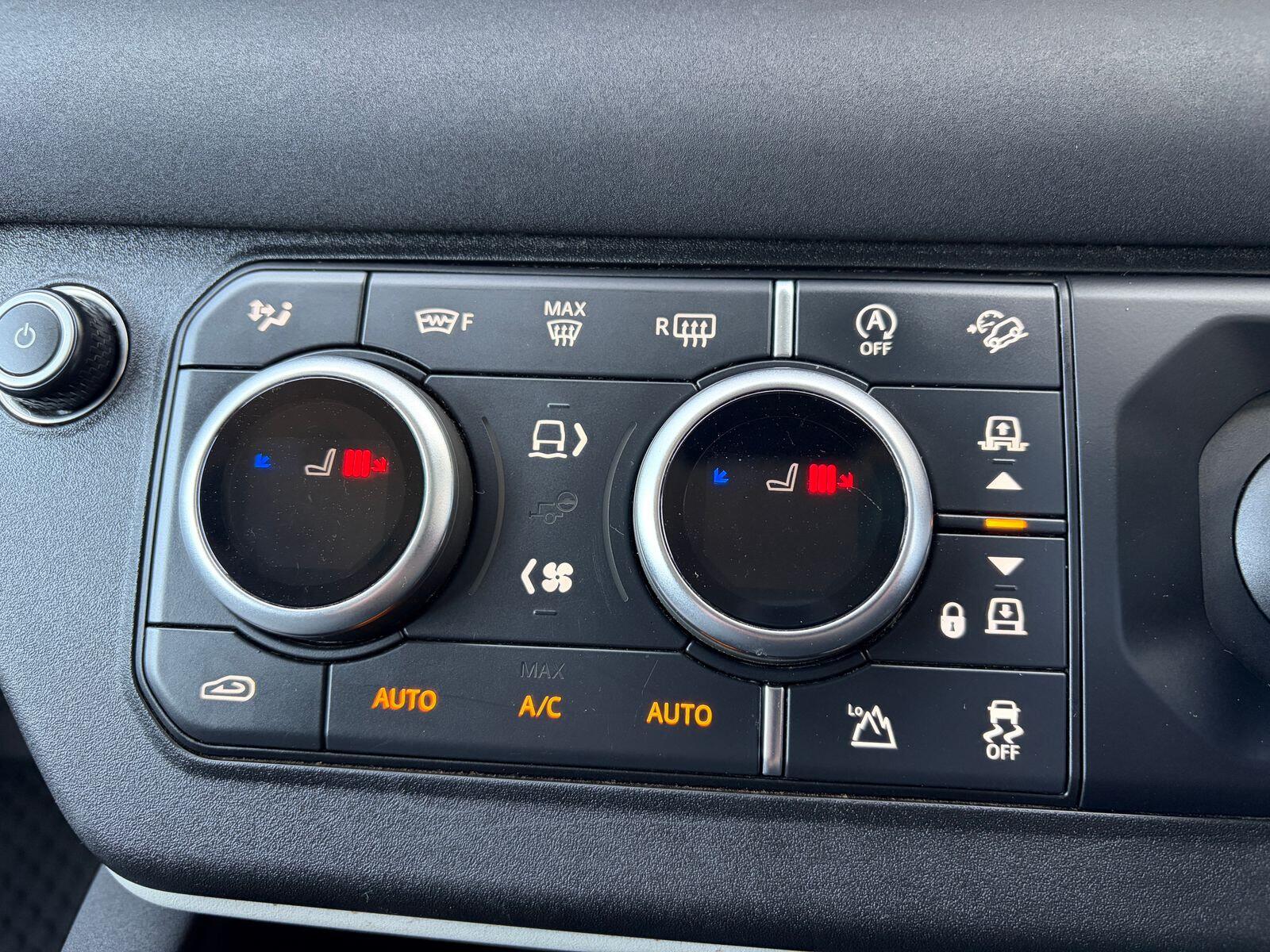 Land Rover Defender view 64