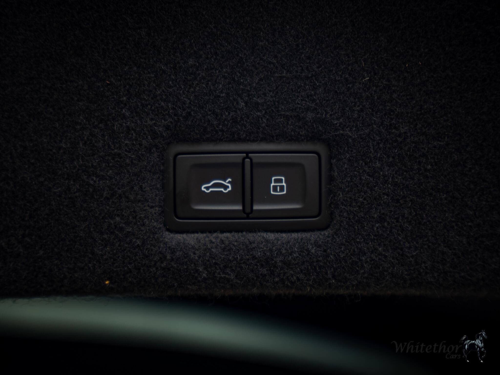 Lamborghini Urus view 33