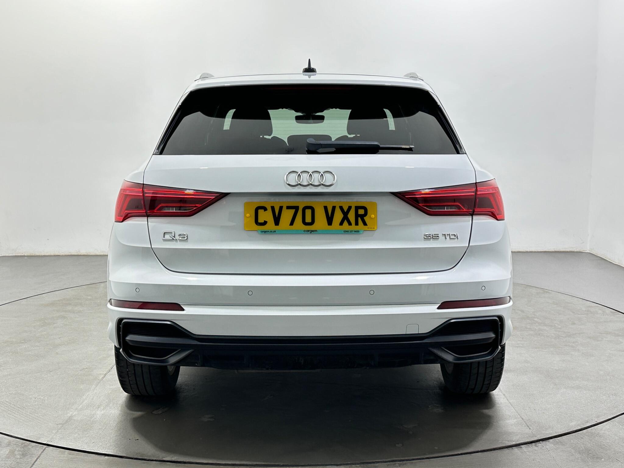Audi Q3 view 7