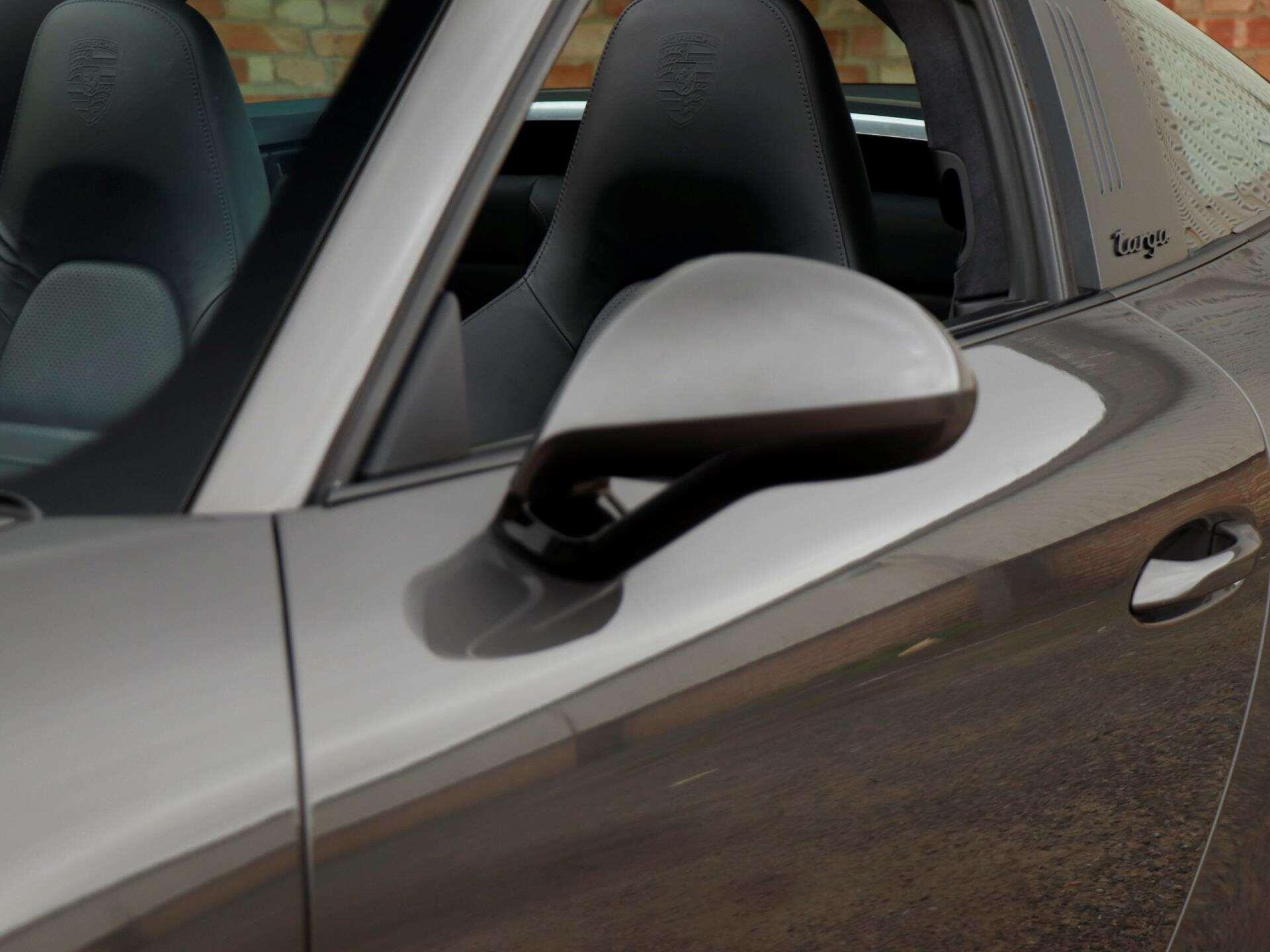 Porsche 911 view 31