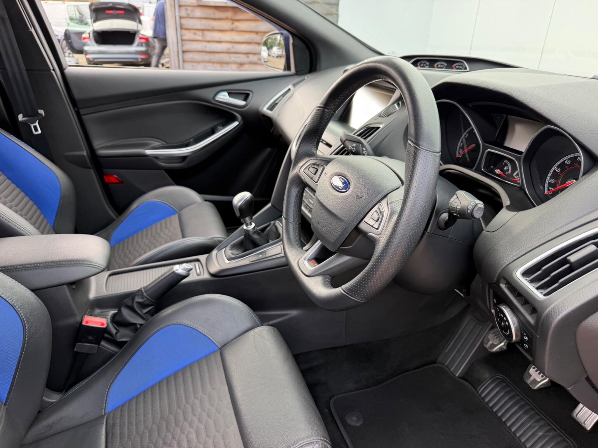 Ford Focus view 16