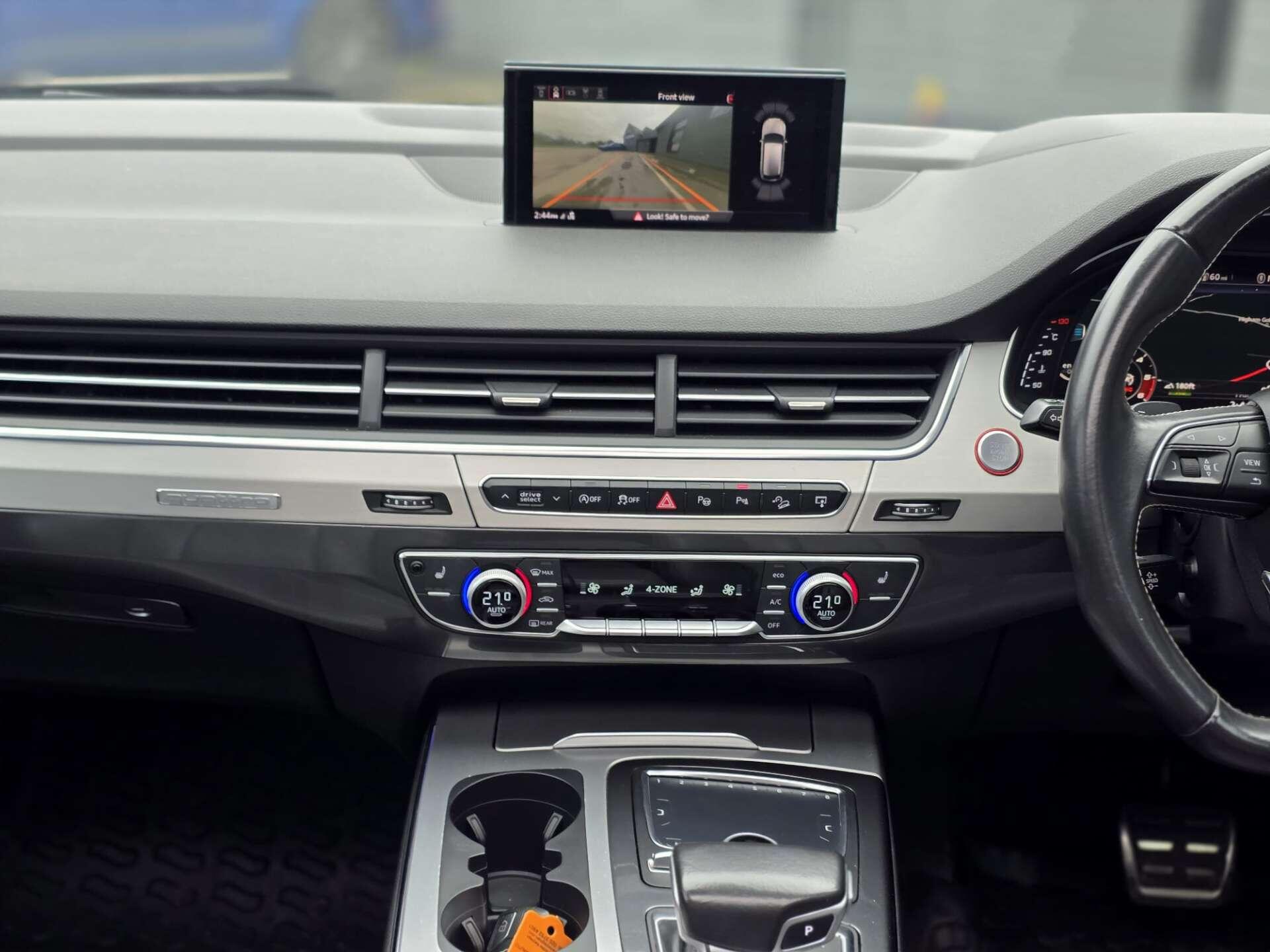Audi SQ7 view 44