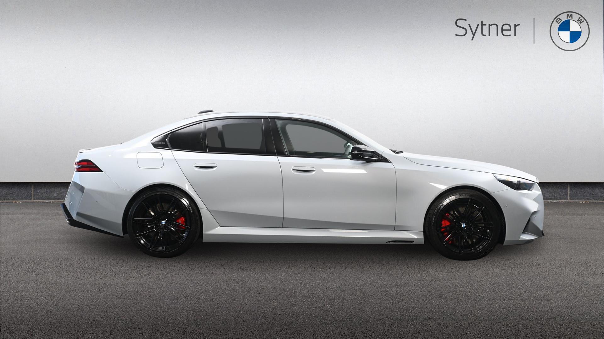 BMW M5 view 3