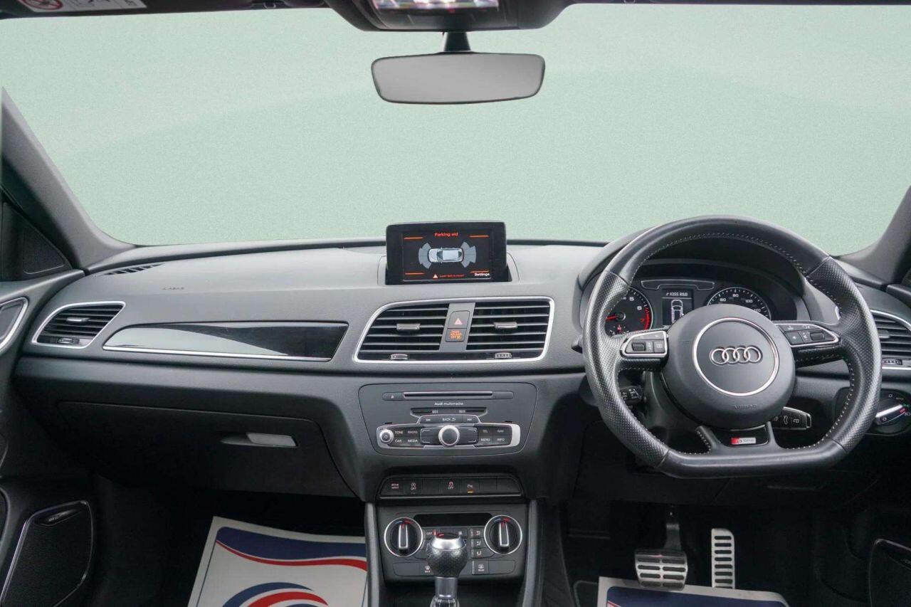 Audi Q3 view 15