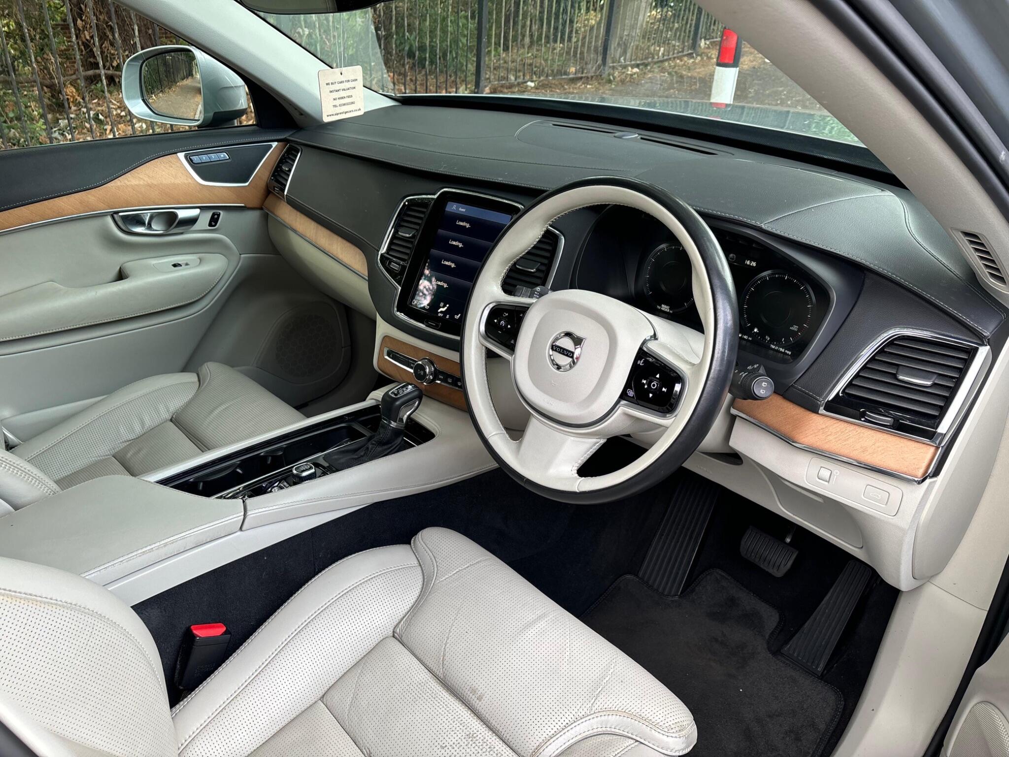 Volvo XC90 view 4