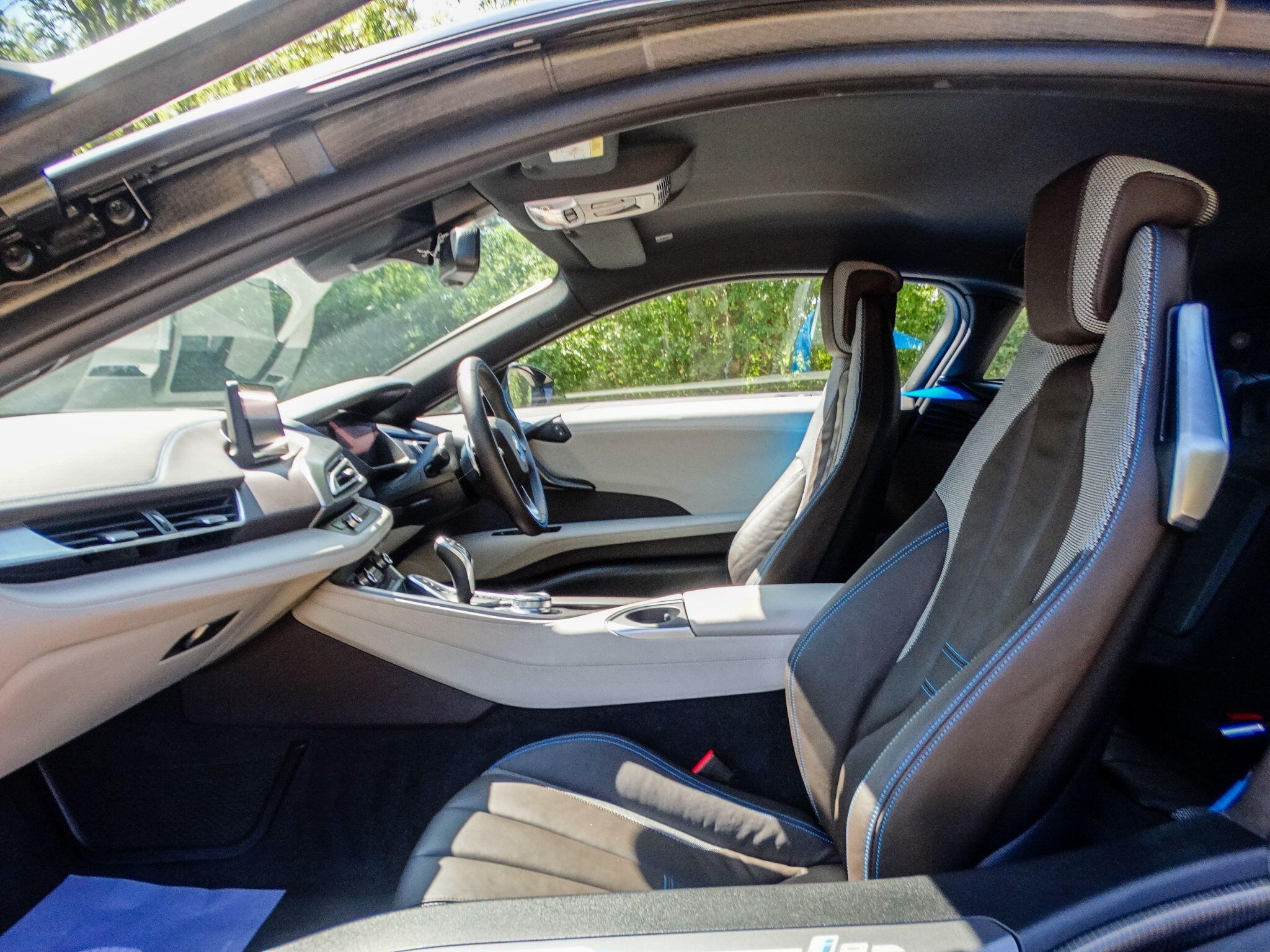BMW I8 view 5