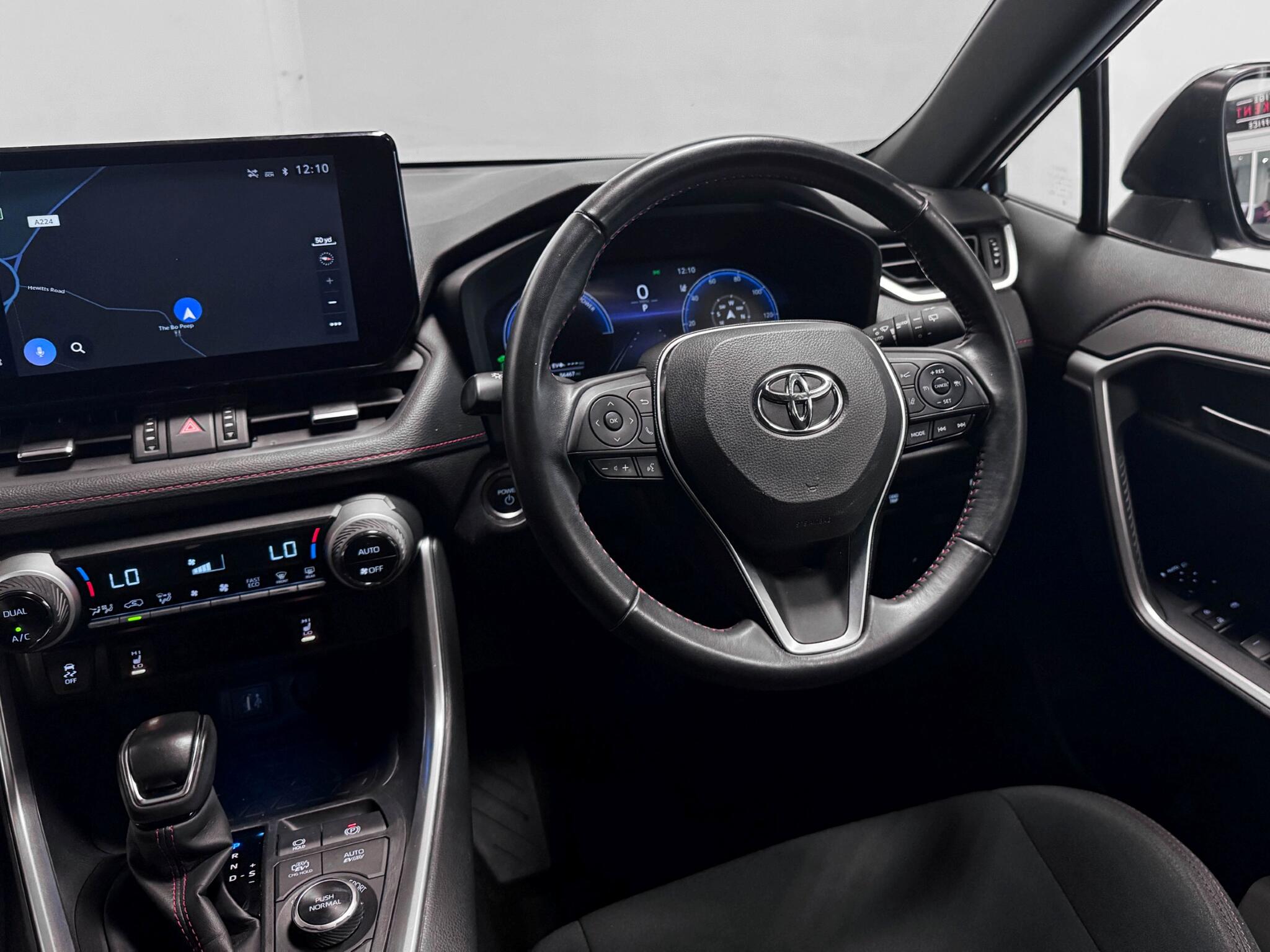Toyota Rav4 view 16