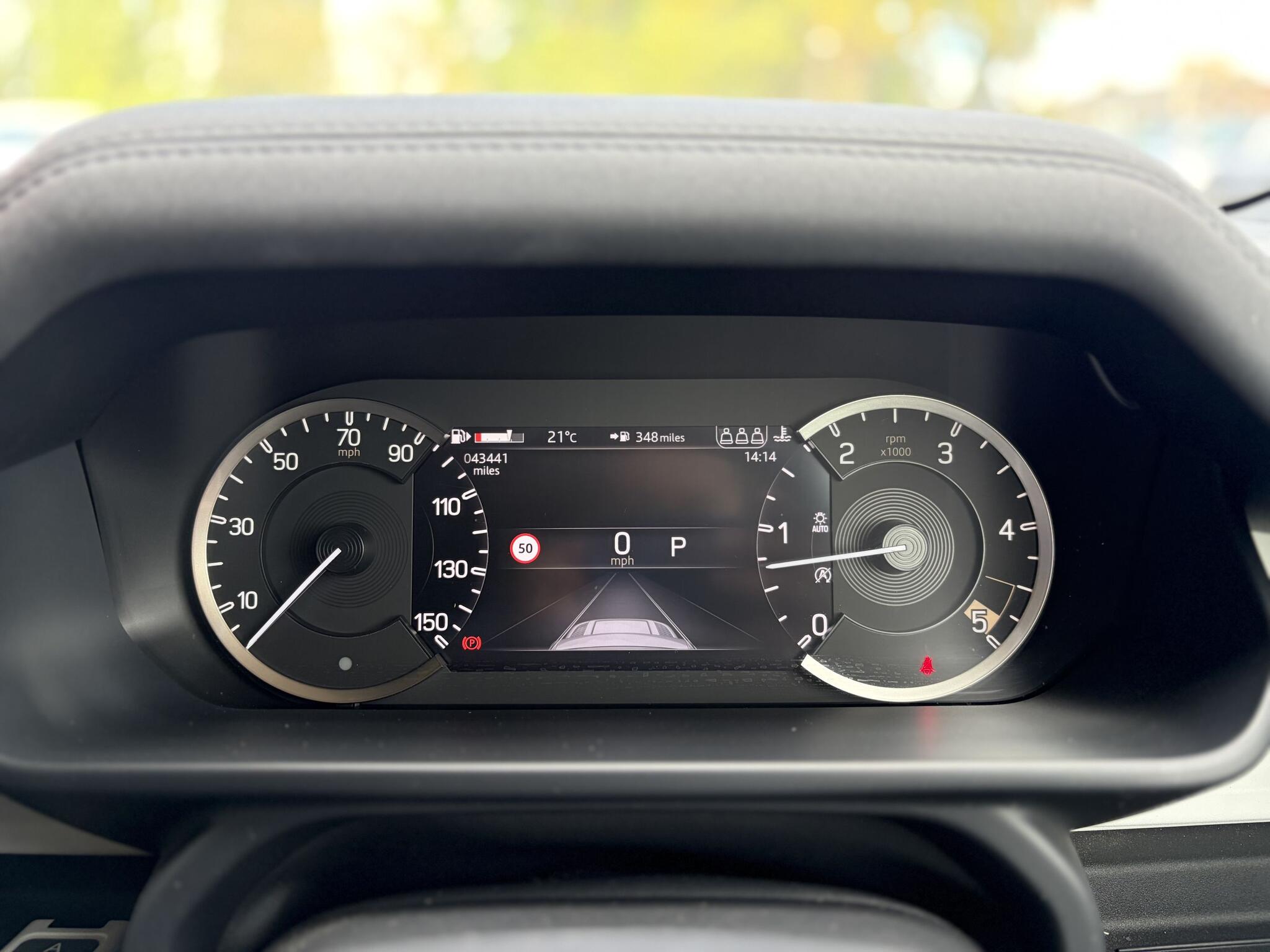 Land Rover Defender 90 view 21